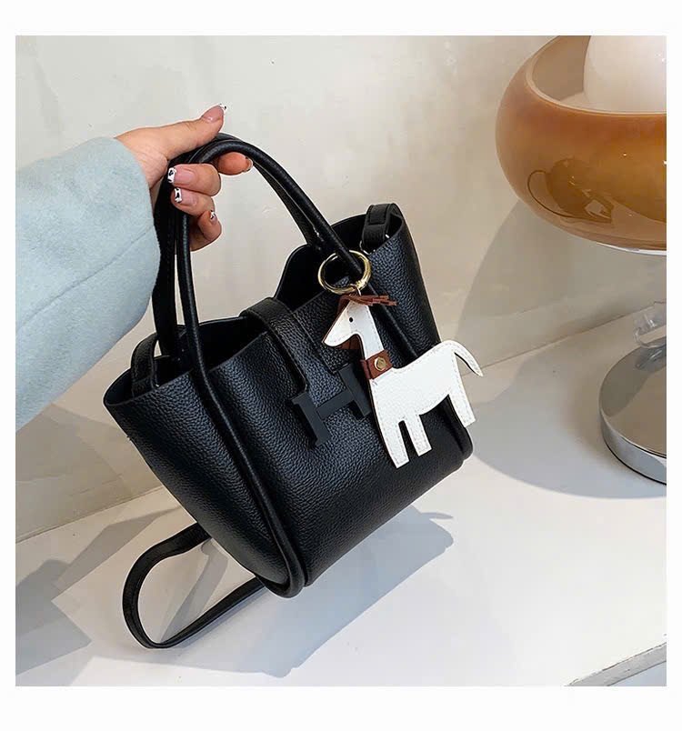 H4326- TÚI TOTE NGỰA HM KHOÁ CHỮ H