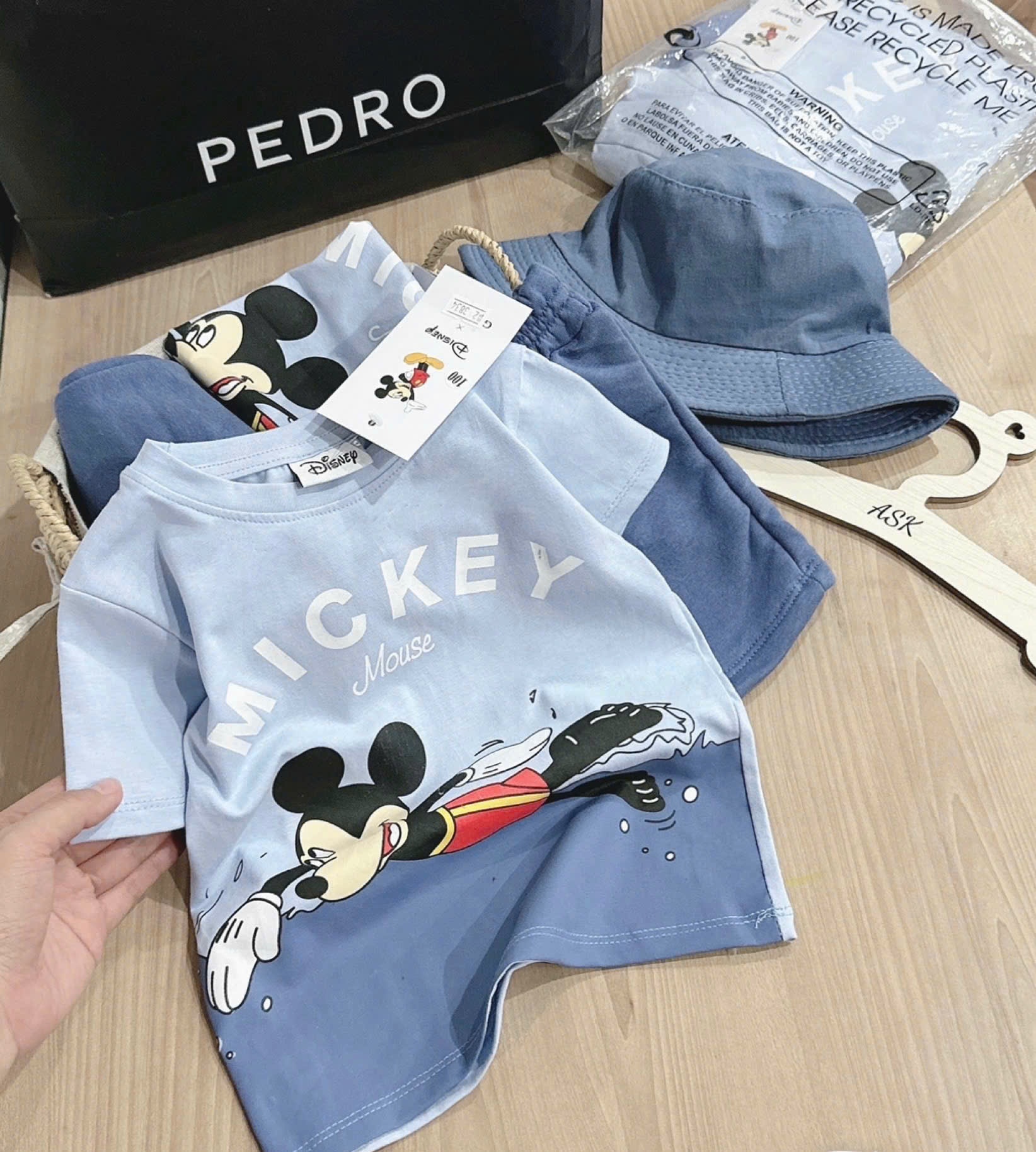 Y2419- BỘ BÉ TRAI ÁO CỘC MICKEY XANH KÈM MŨ