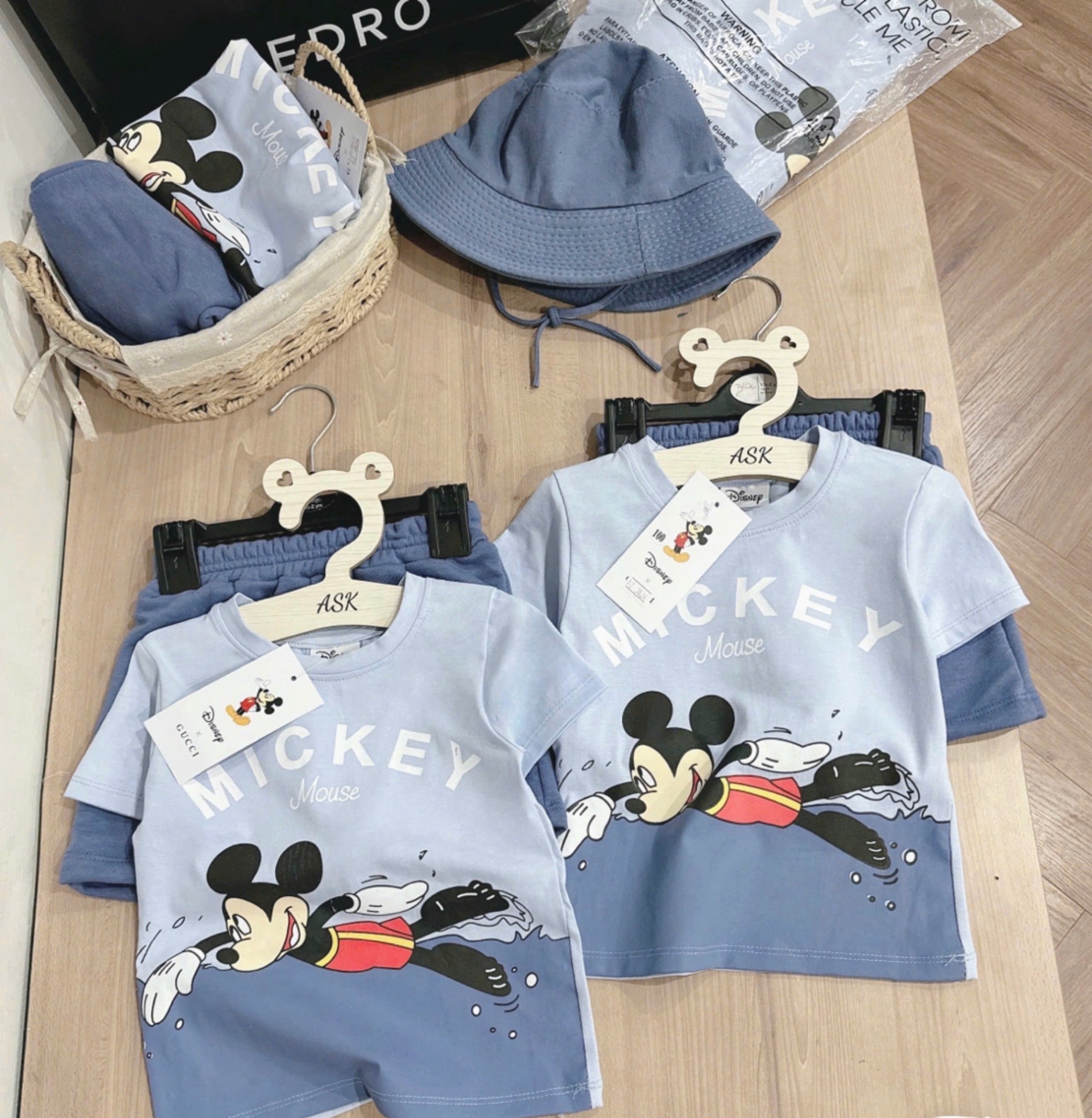 Y2419- BỘ BÉ TRAI ÁO CỘC MICKEY XANH KÈM MŨ