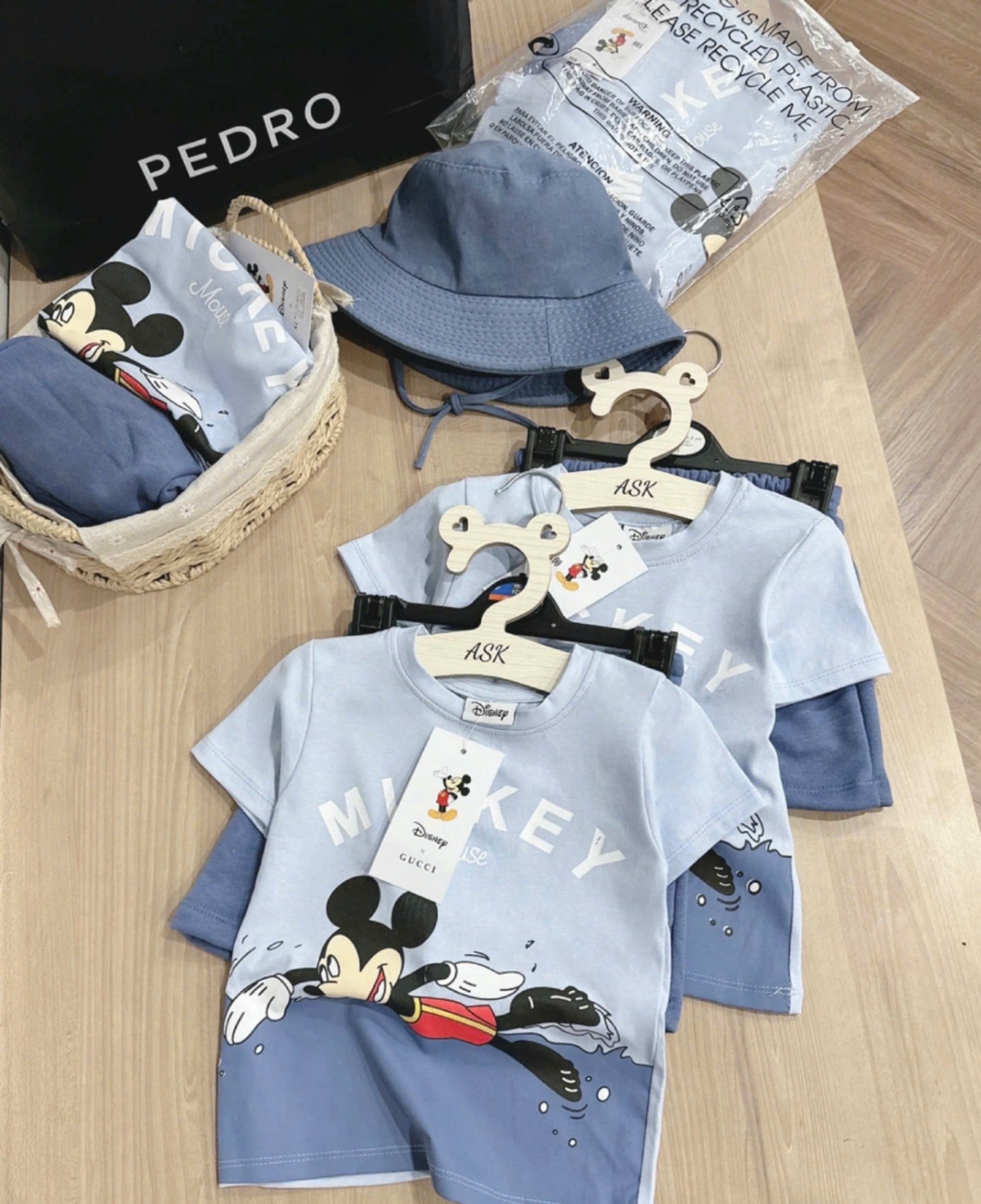 Y2419- BỘ BÉ TRAI ÁO CỘC MICKEY XANH KÈM MŨ