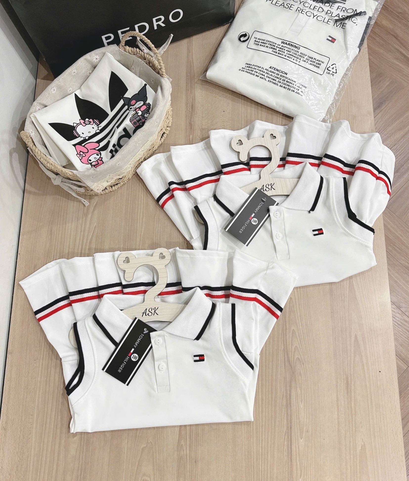 Y2434- VÁY BÉ GÁI POLO TOMMY TRẮNG CỔ VIỀN ĐEN