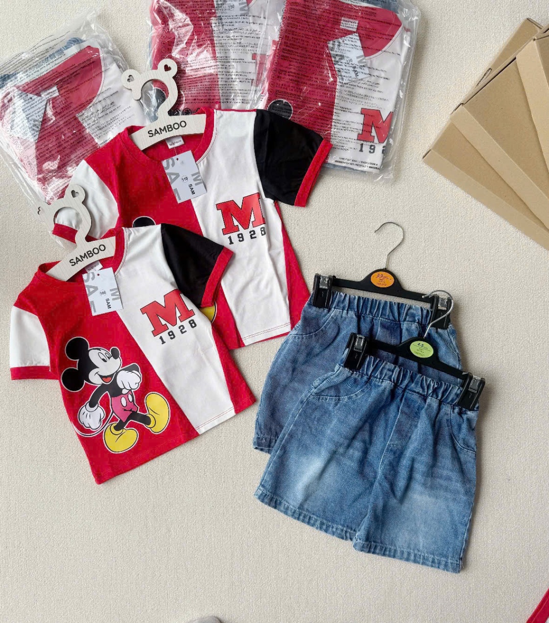 Y2448- BỘ ĐÙI BÉ TRAI ÁO CỘC MICKEY ĐỎ TRẮNG QUẦN JEANS