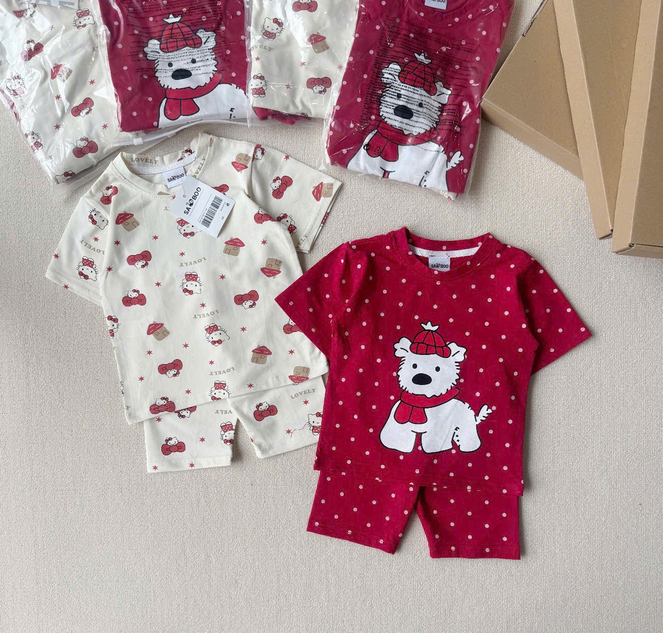 Y2453-SET 2 BỘ ĐÙI BÉ GÁI CỘC ĐỎ BE GẤU KITTY