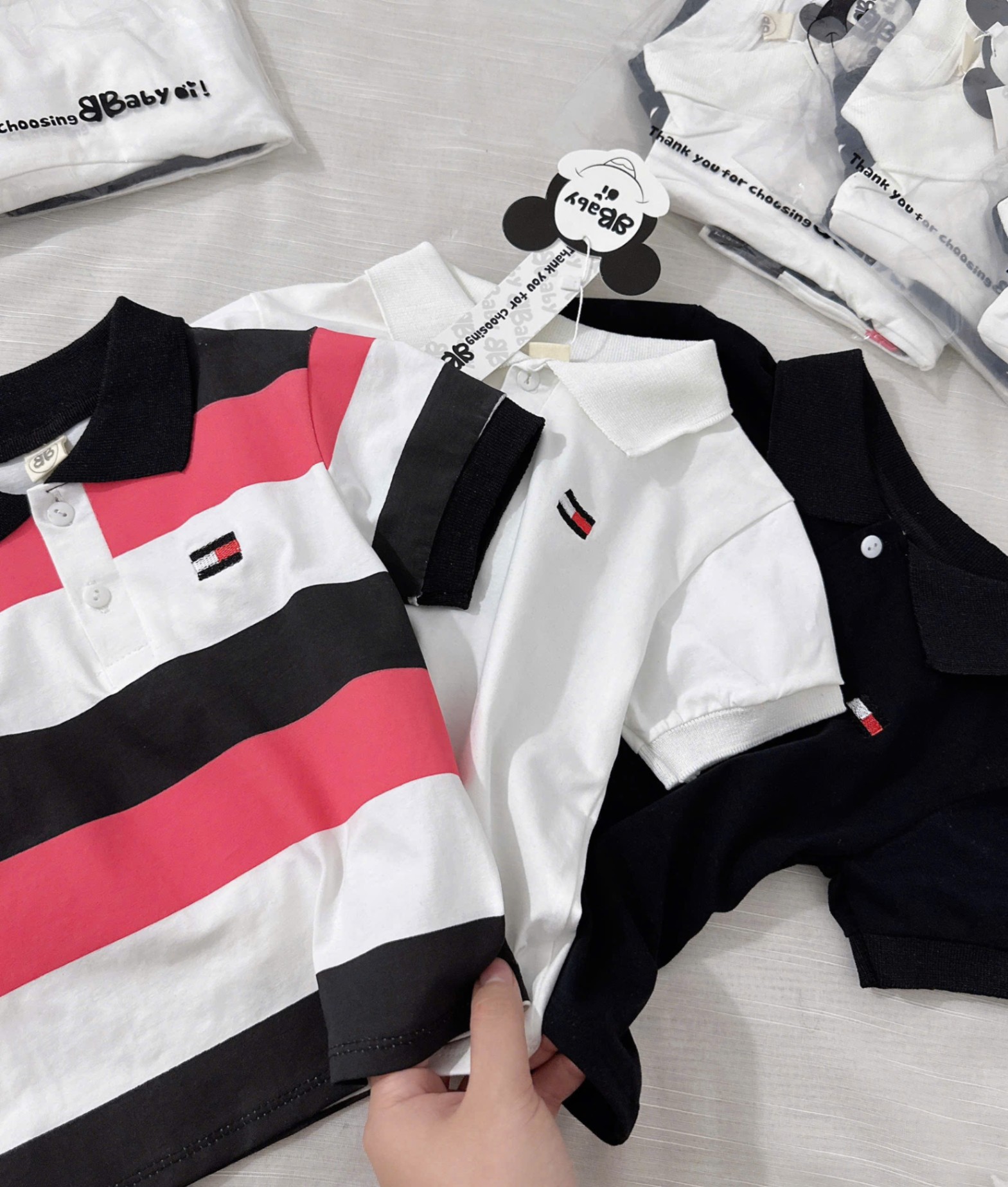 Y3794-SET 3 ÁO BÉ TRAI POLO TOMMY ĐEN KẺ TRẮNG