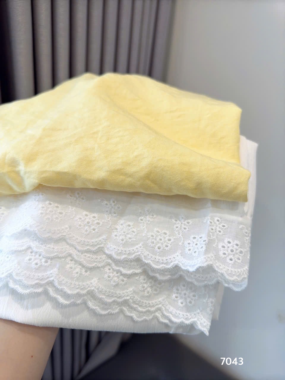 L299-SET ÁO VÀNG SÁT NÁCH QUẦN SUÔNG NỮ