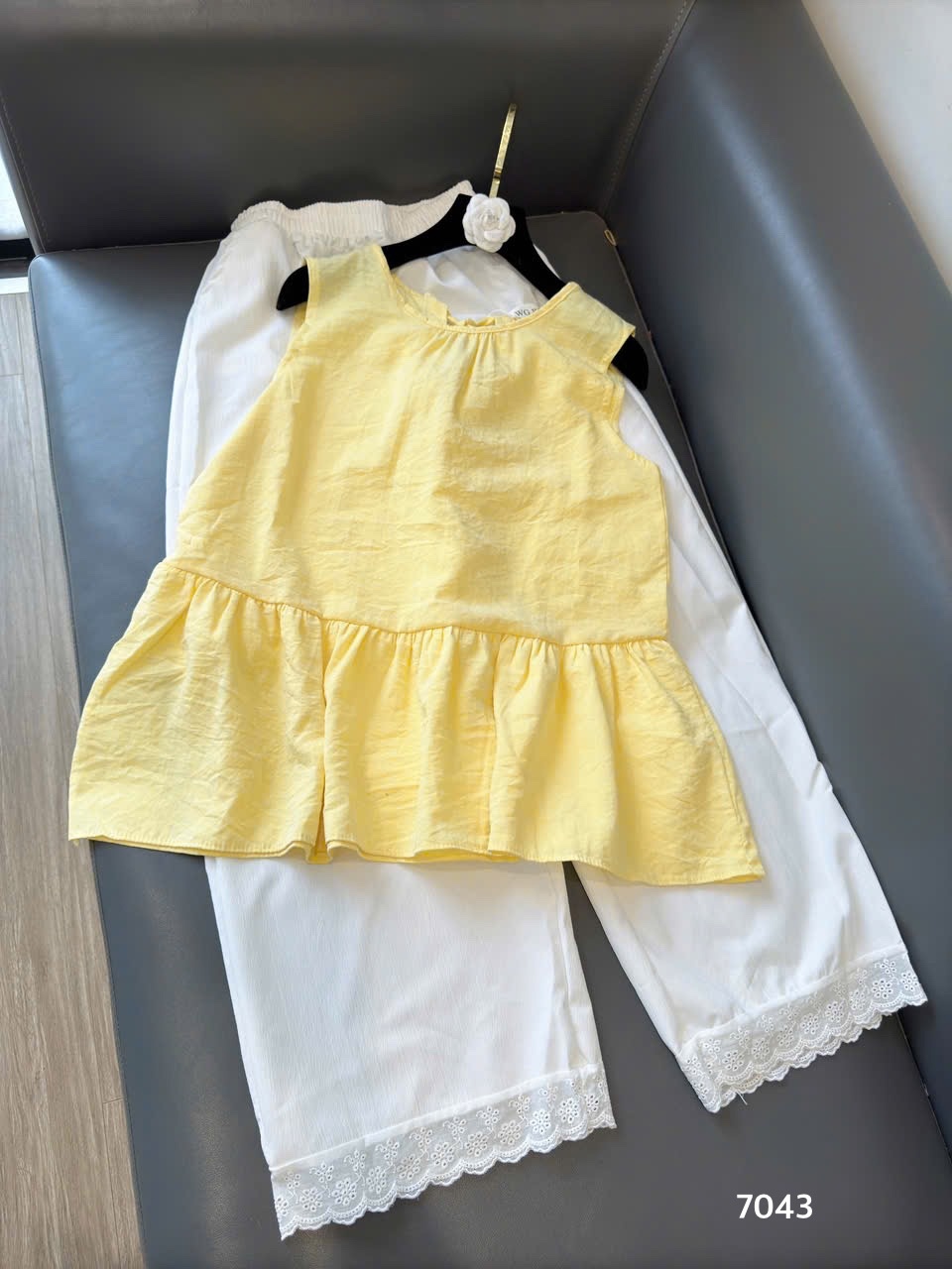 L299-SET ÁO VÀNG SÁT NÁCH QUẦN SUÔNG NỮ