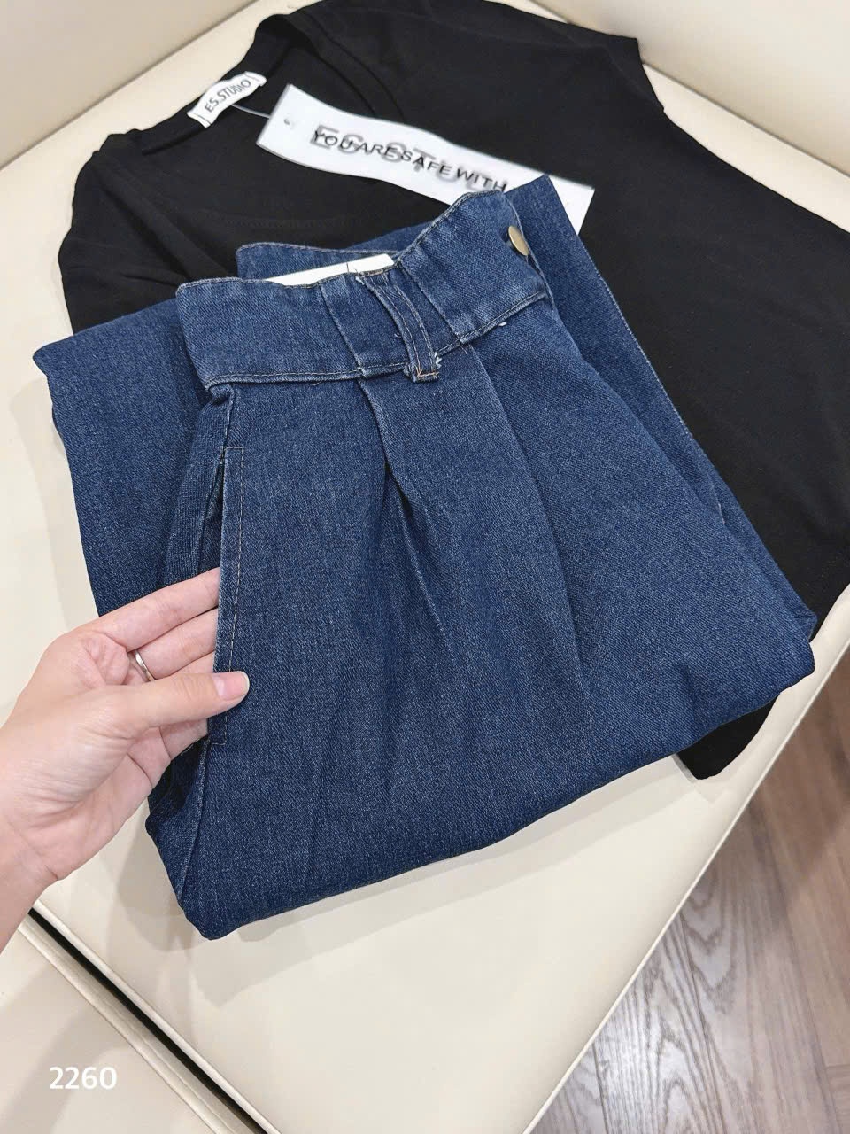 L310- SET ÁO ZIP ĐEN CỔ TIM KÈM CHÂN VÂY JEAN