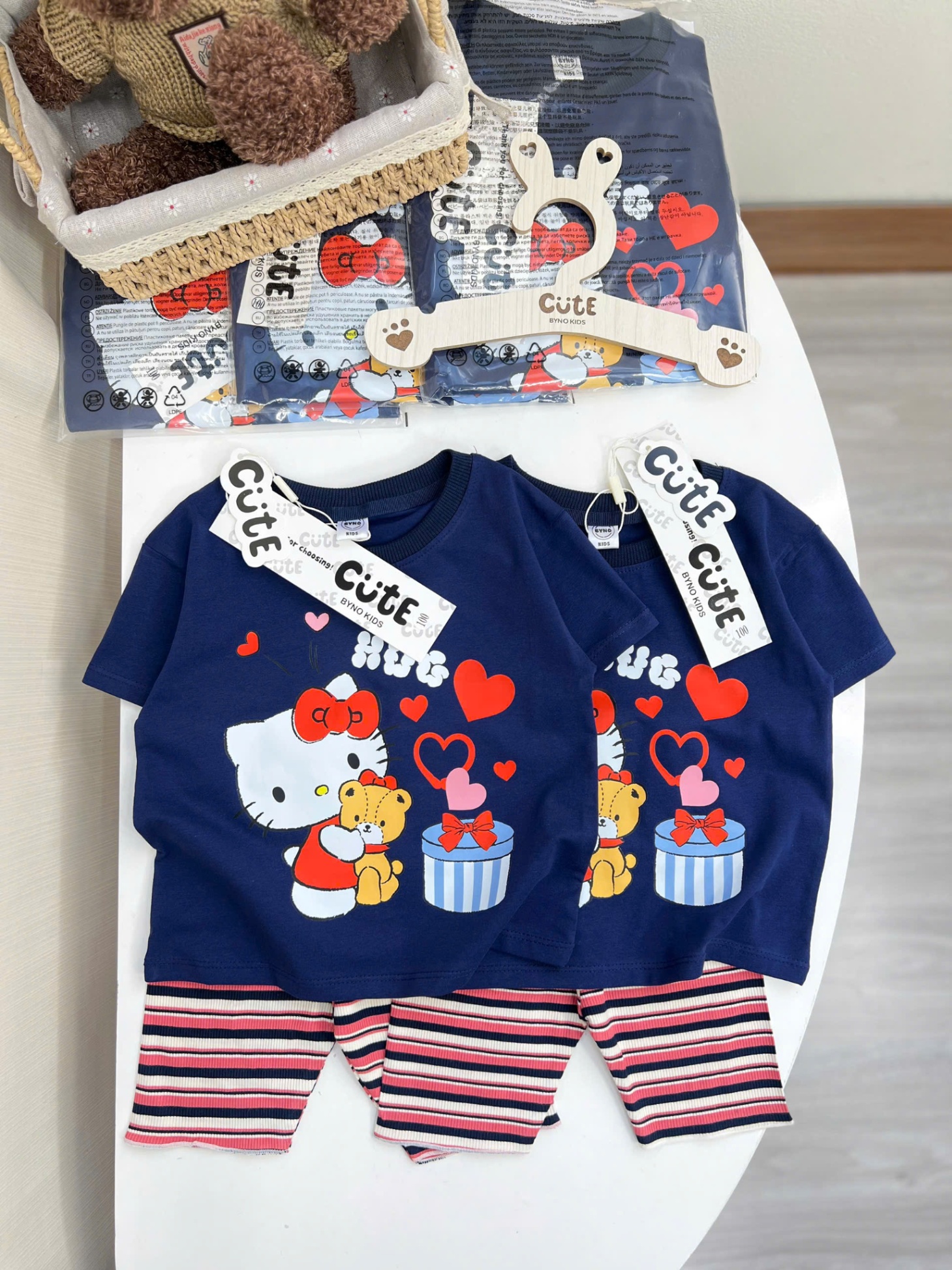 NO768-SET KITTY THAN QUẦN LEGGING KẺ CHO BÉ