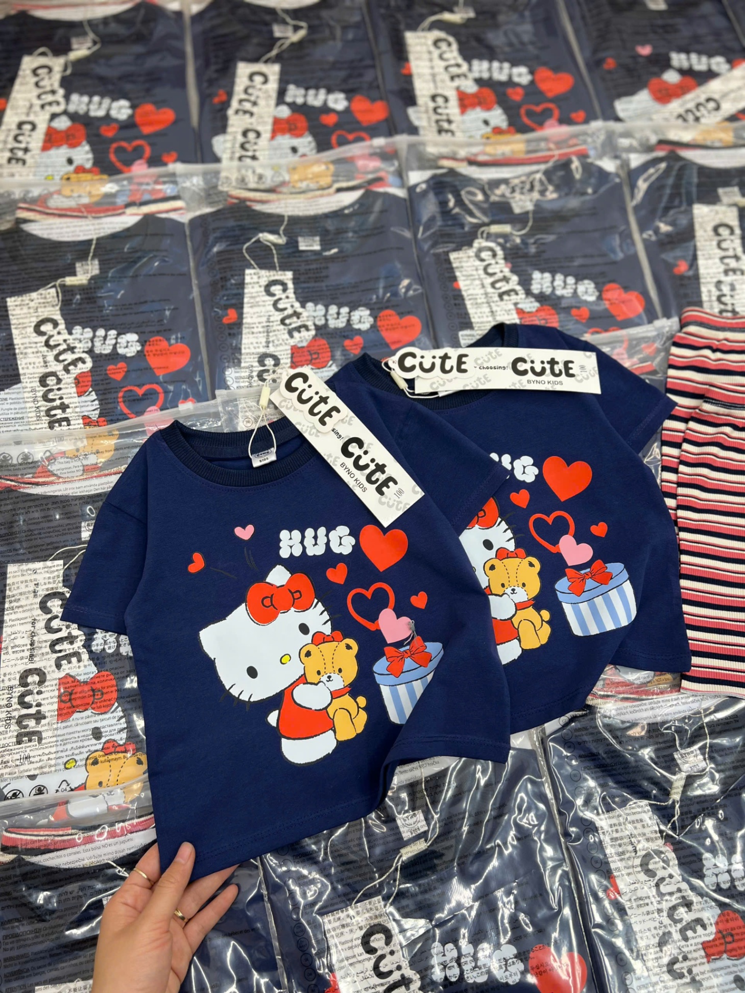 NO768-SET KITTY THAN QUẦN LEGGING KẺ CHO BÉ