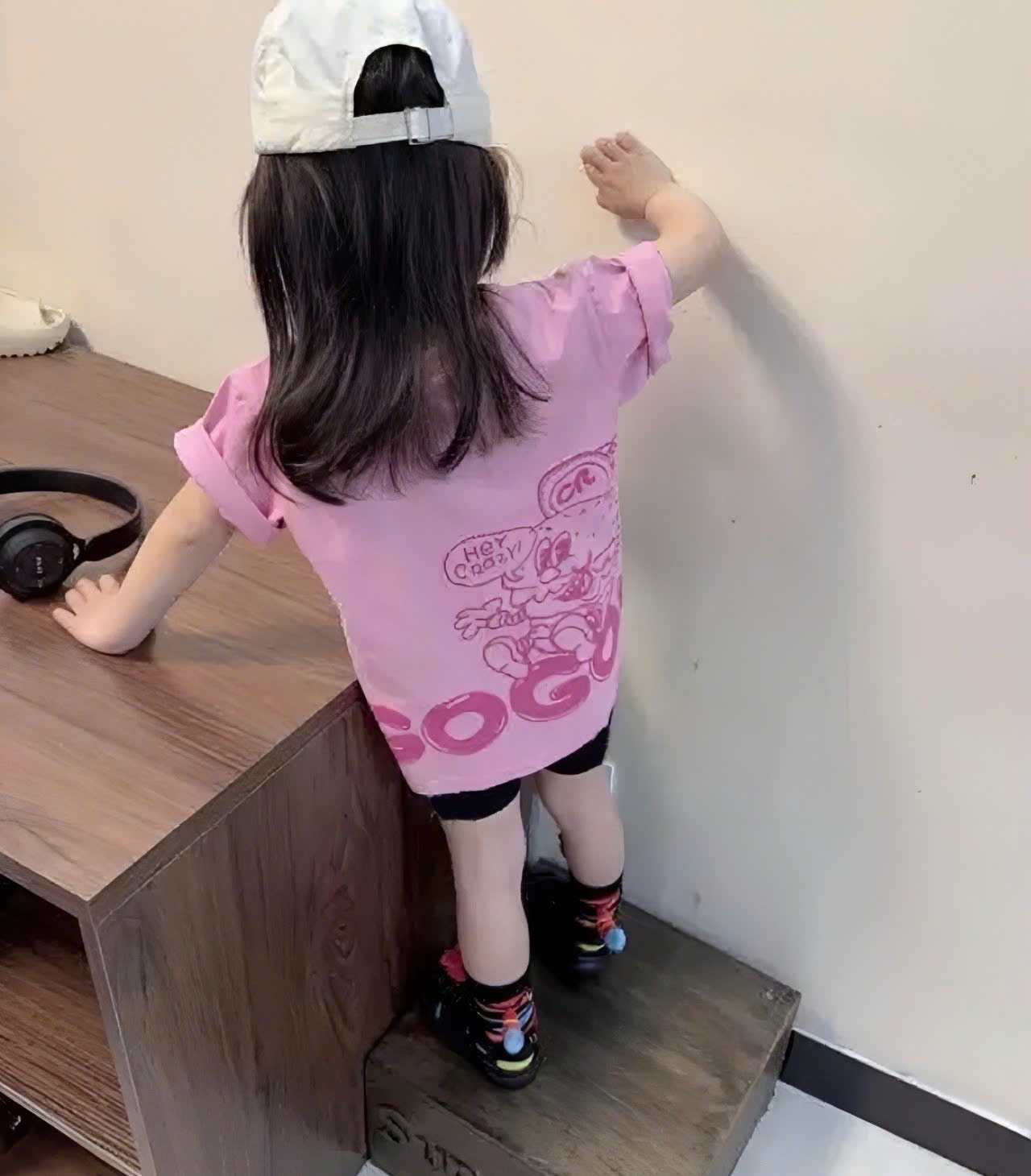 Y4045-BỘ BÉ GÁI ÁO HỒNG CRAZY QUẦN ĐEN