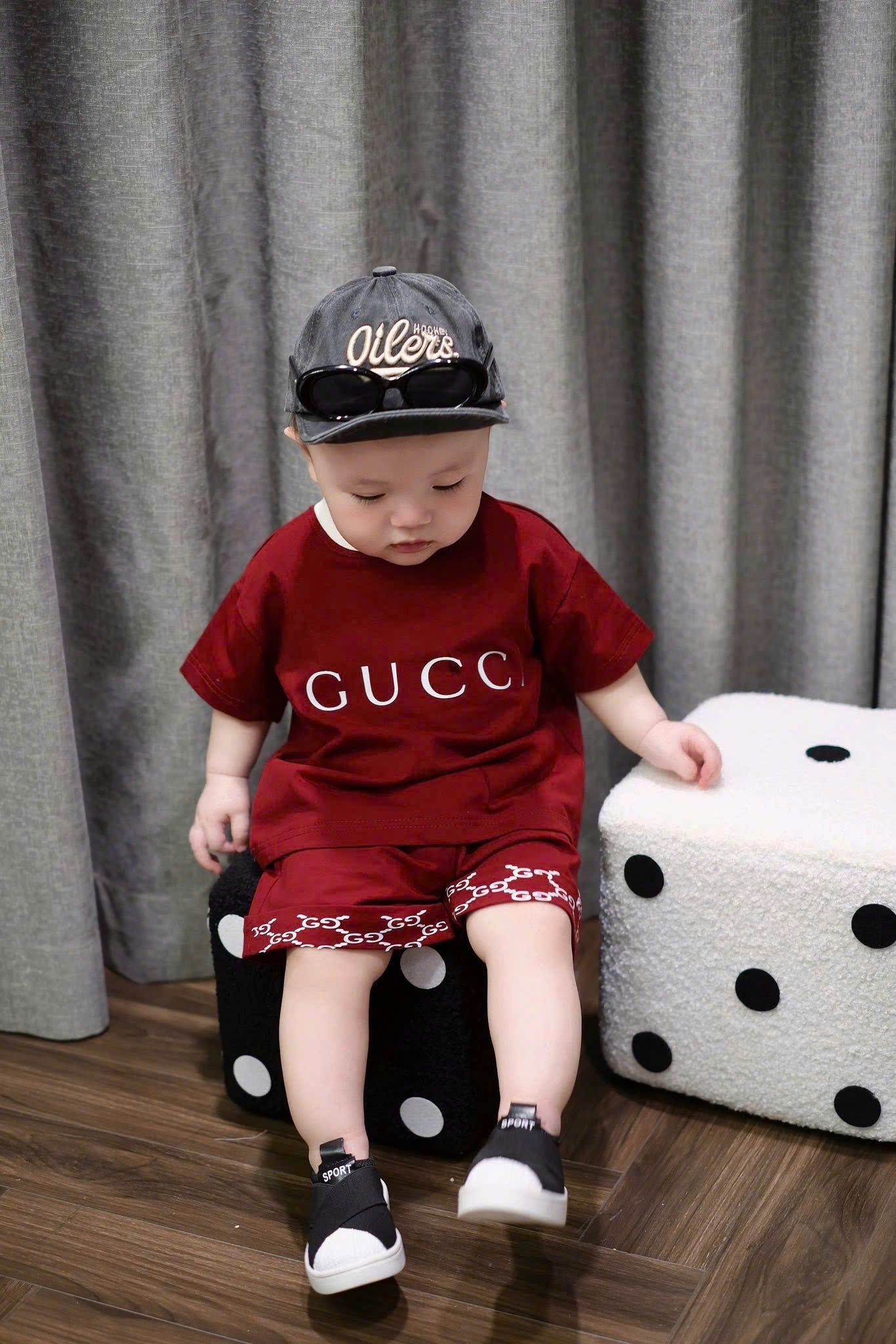 Y4505 - BỘ ĐÙI BÉ TRAI ĐỎ CỔ VIỀN PHỐI GUCCI