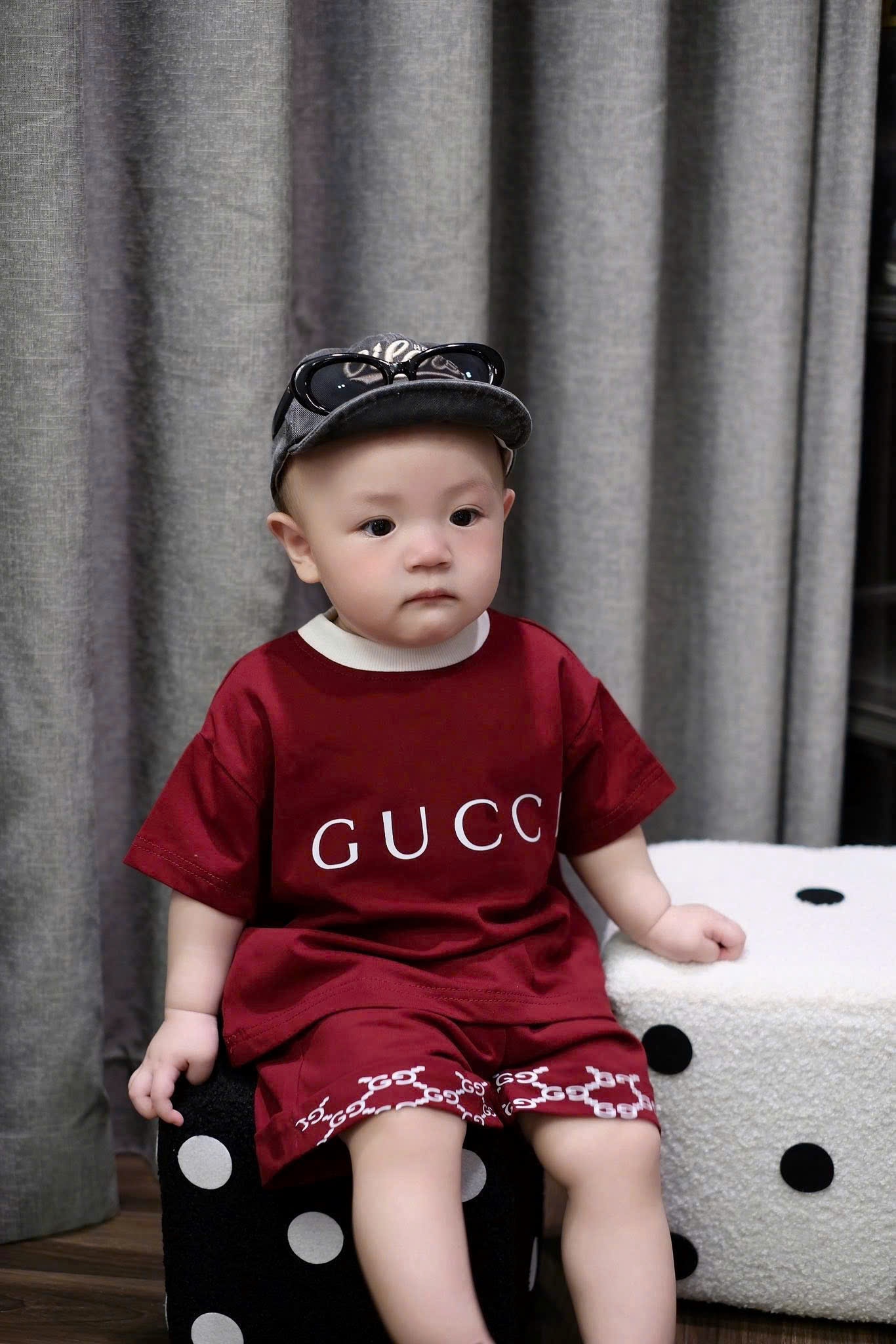 Y4505 - BỘ ĐÙI BÉ TRAI ĐỎ CỔ VIỀN PHỐI GUCCI