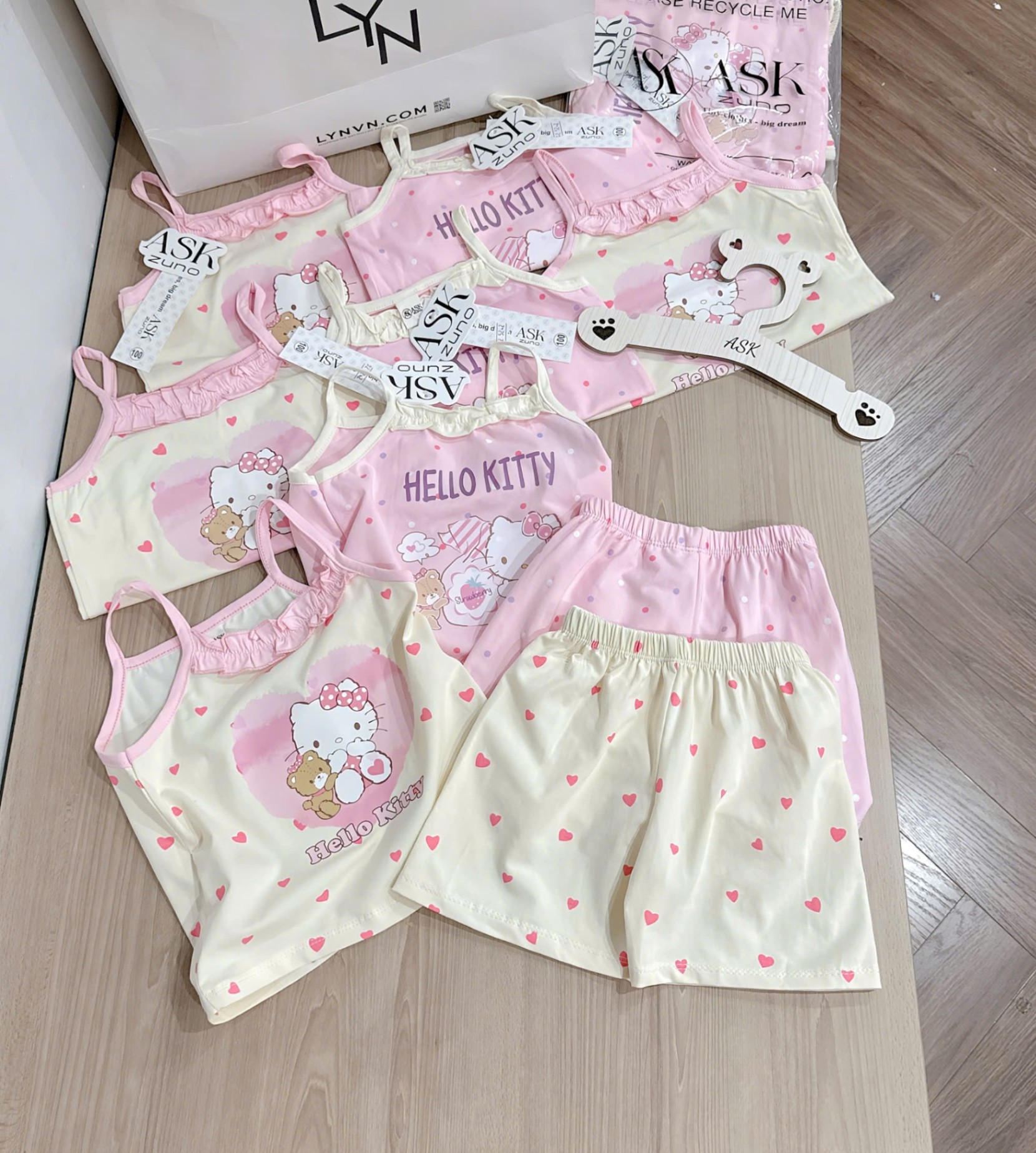 Y4508 - SET 2 BỘ ĐÙI BÉ GÁI 2S KITTY hồng be tim