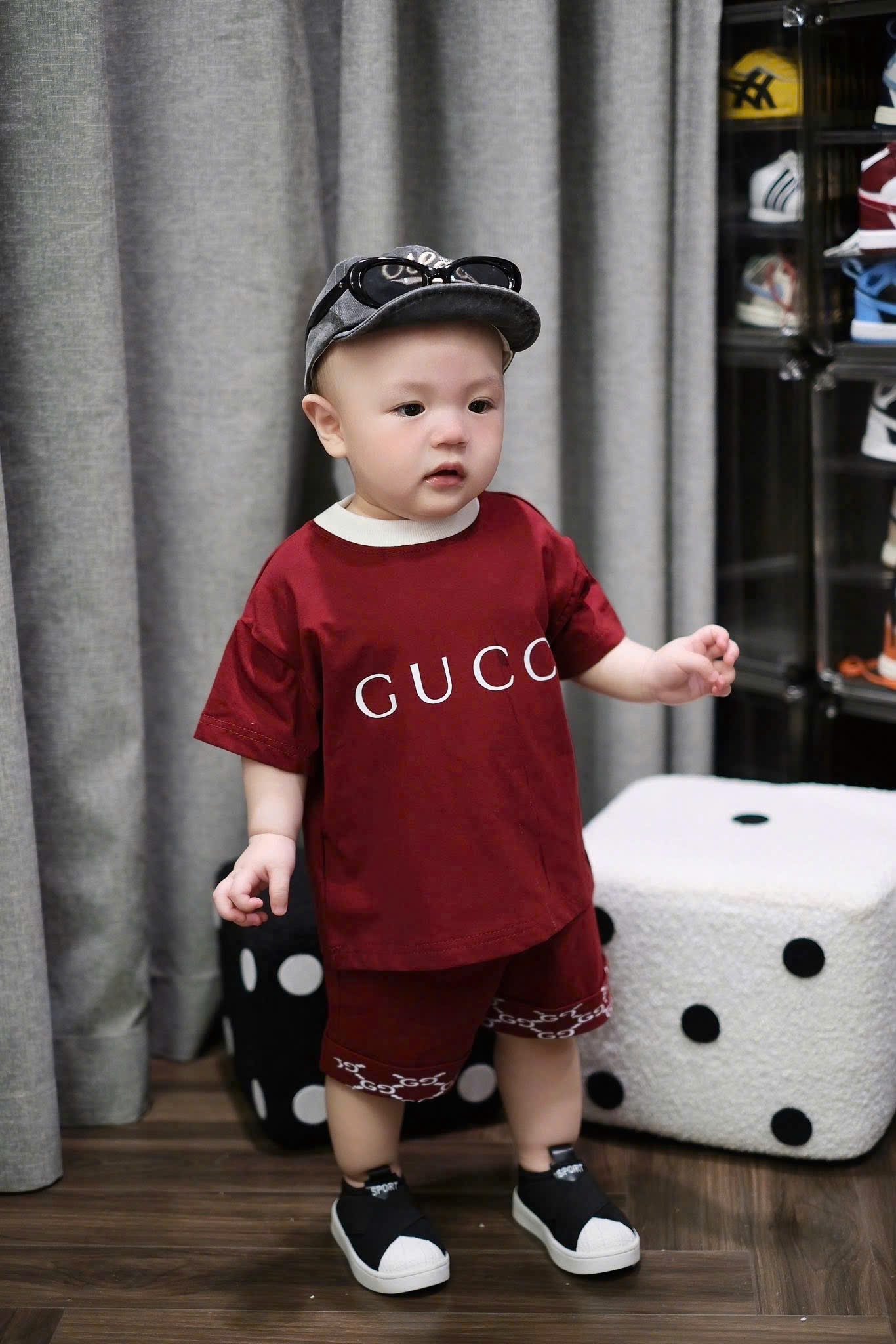 Y4505 - BỘ ĐÙI BÉ TRAI ĐỎ CỔ VIỀN PHỐI GUCCI