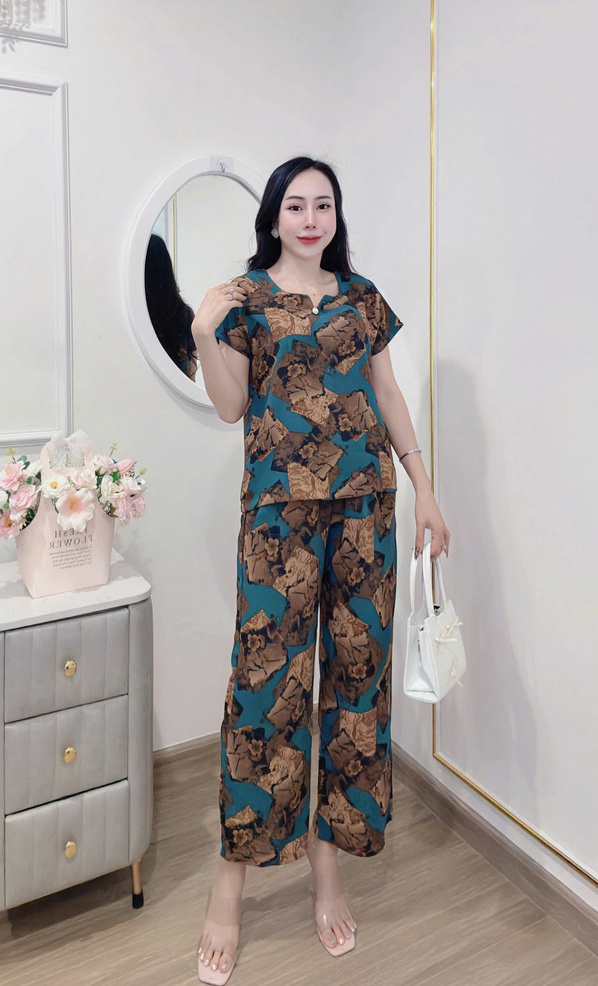 Y4528-BỘ LỤA CHÂU HÀN CHO MẸ CỔ V CÚC QUẦN DÀI