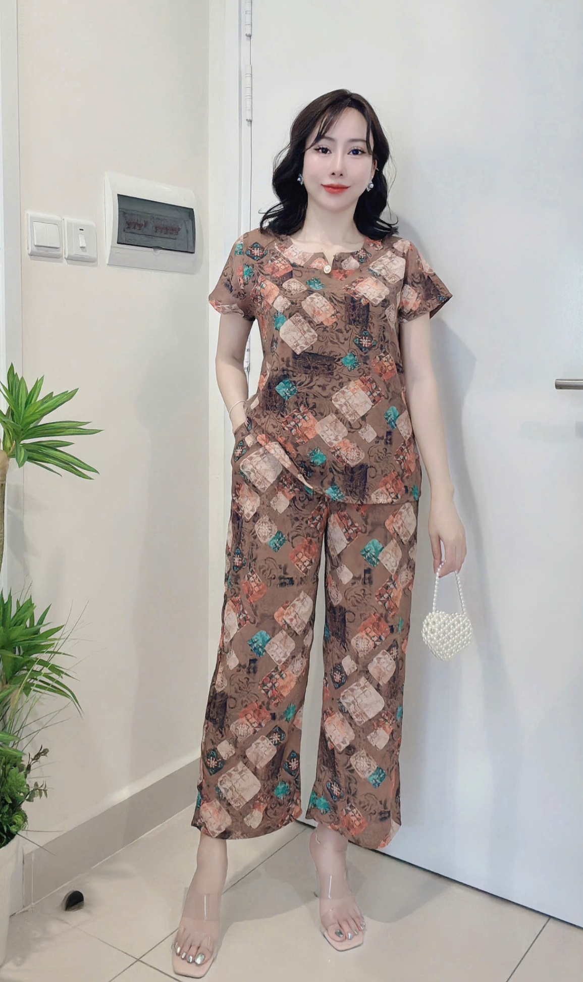 Y4528-BỘ LỤA CHÂU HÀN CHO MẸ CỔ V CÚC QUẦN DÀI