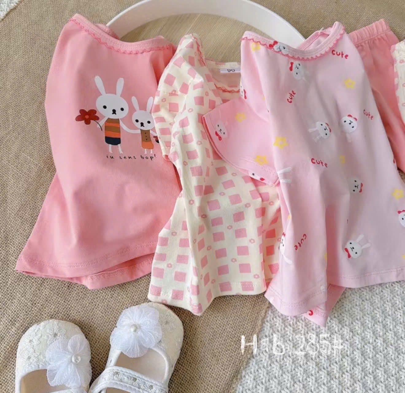 Y4525-SET 3 BỘ BÉ GÁI THỎ CUTE CỔ VIỀN ĐỎ QUẦN NGỐ