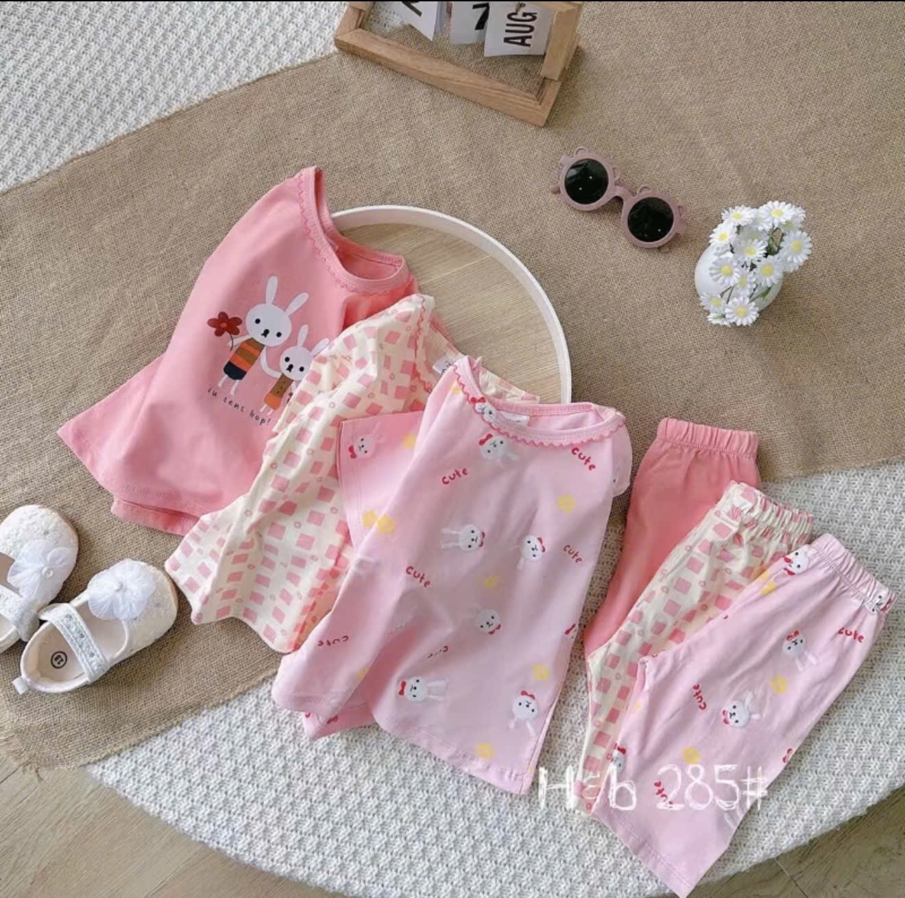 Y4525-SET 3 BỘ BÉ GÁI THỎ CUTE CỔ VIỀN ĐỎ QUẦN NGỐ
