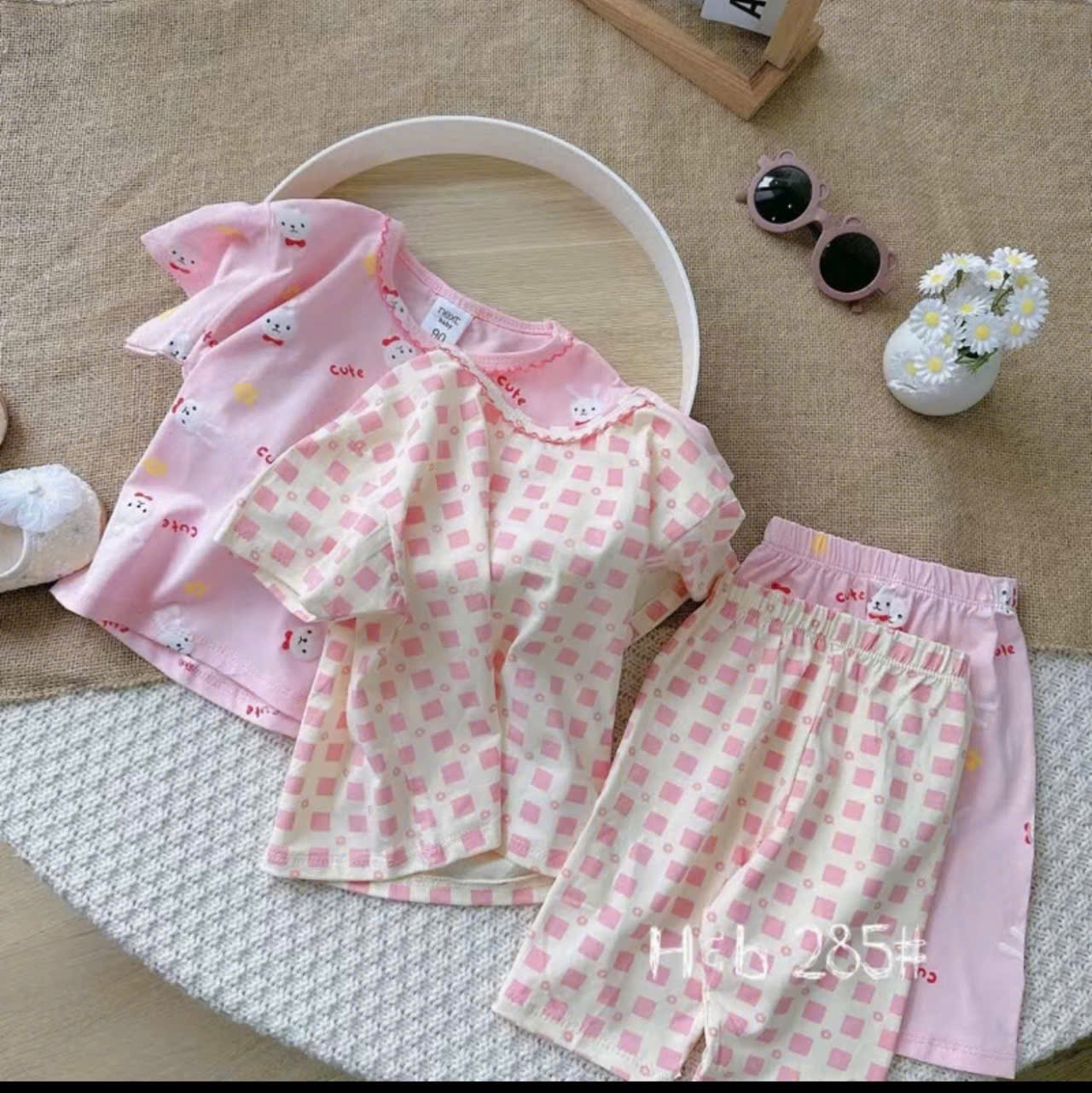 Y4525-SET 3 BỘ BÉ GÁI THỎ CUTE CỔ VIỀN ĐỎ QUẦN NGỐ
