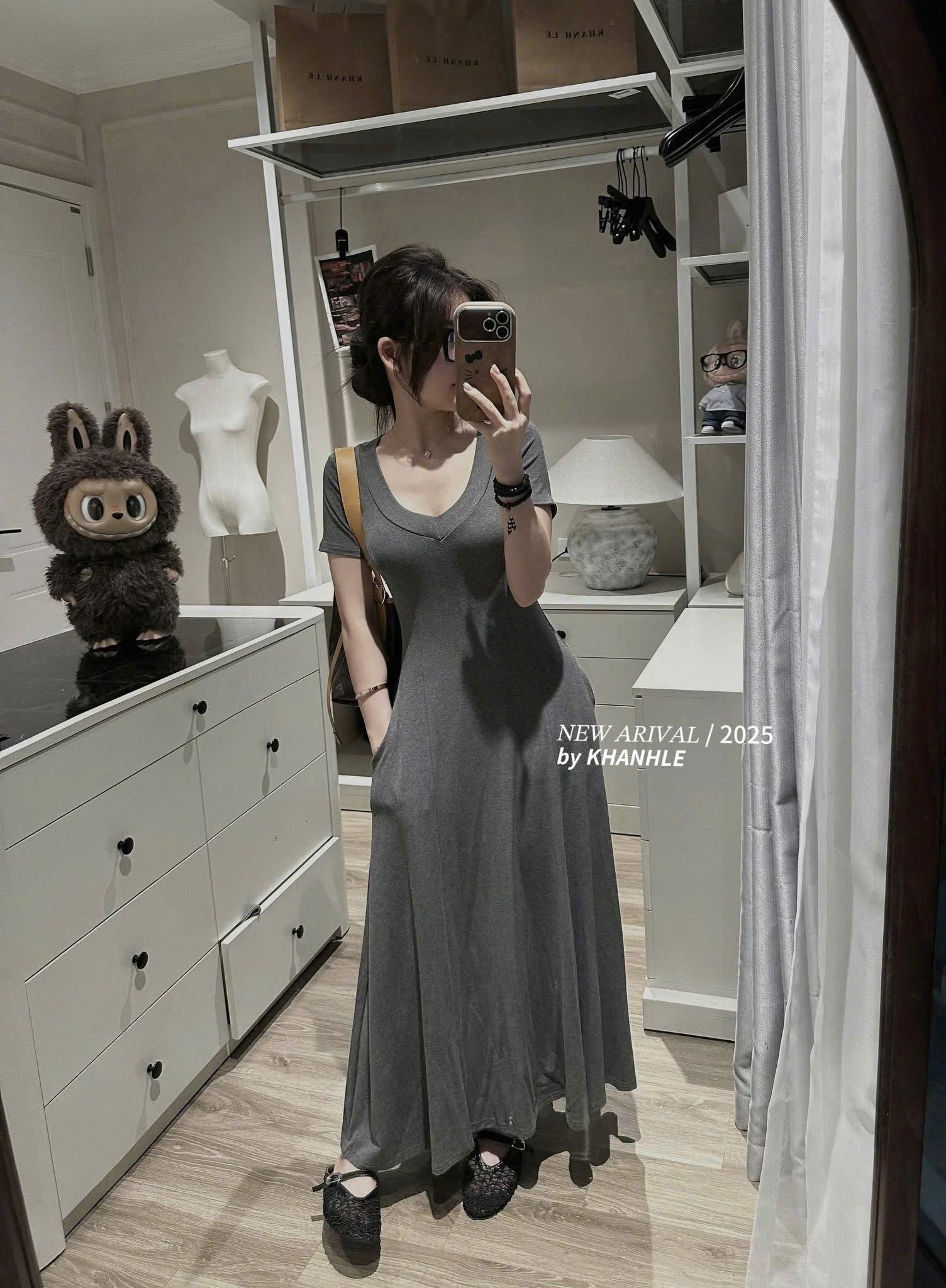 Y4537- VÁY ZIP DÁNG DÀI CỔ TIM TRƠN
