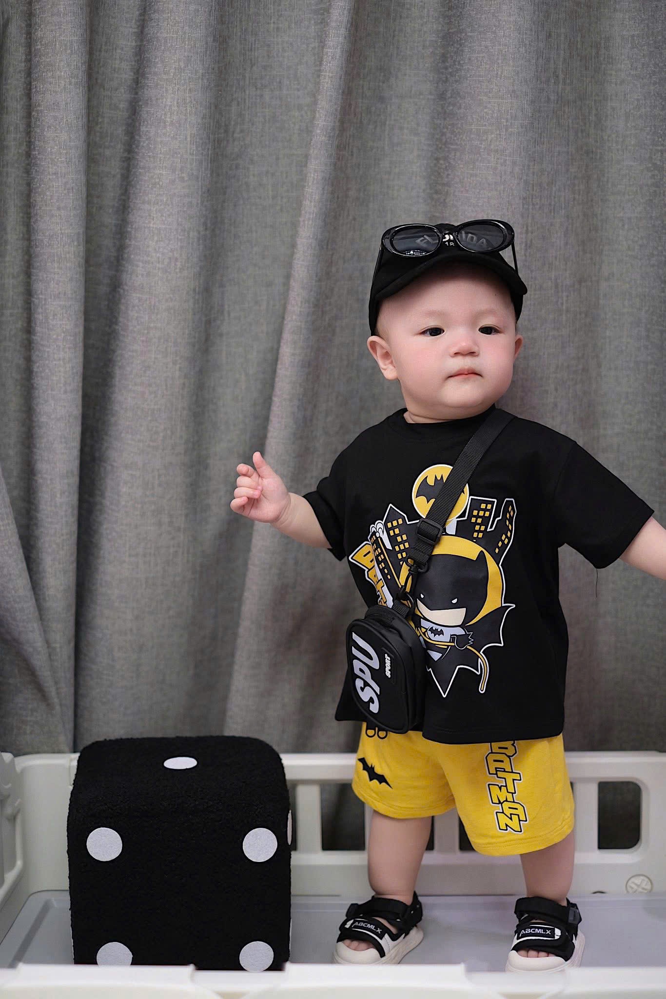 NO775 - SET BỘ COTTON BATMAN TONE ĐEN VÀNG CHO BÉ TRAI