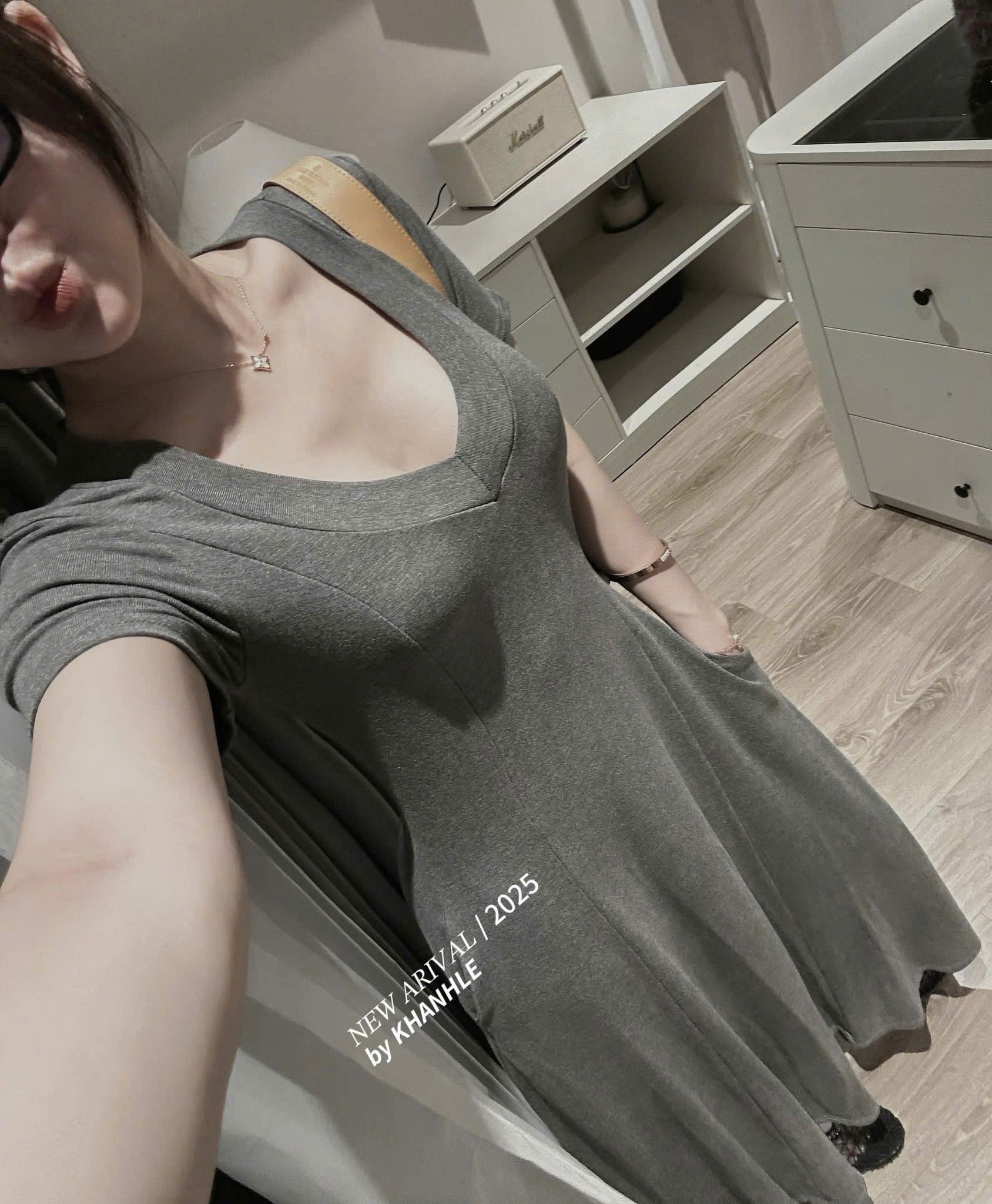 Y4537- VÁY ZIP DÁNG DÀI CỔ TIM TRƠN