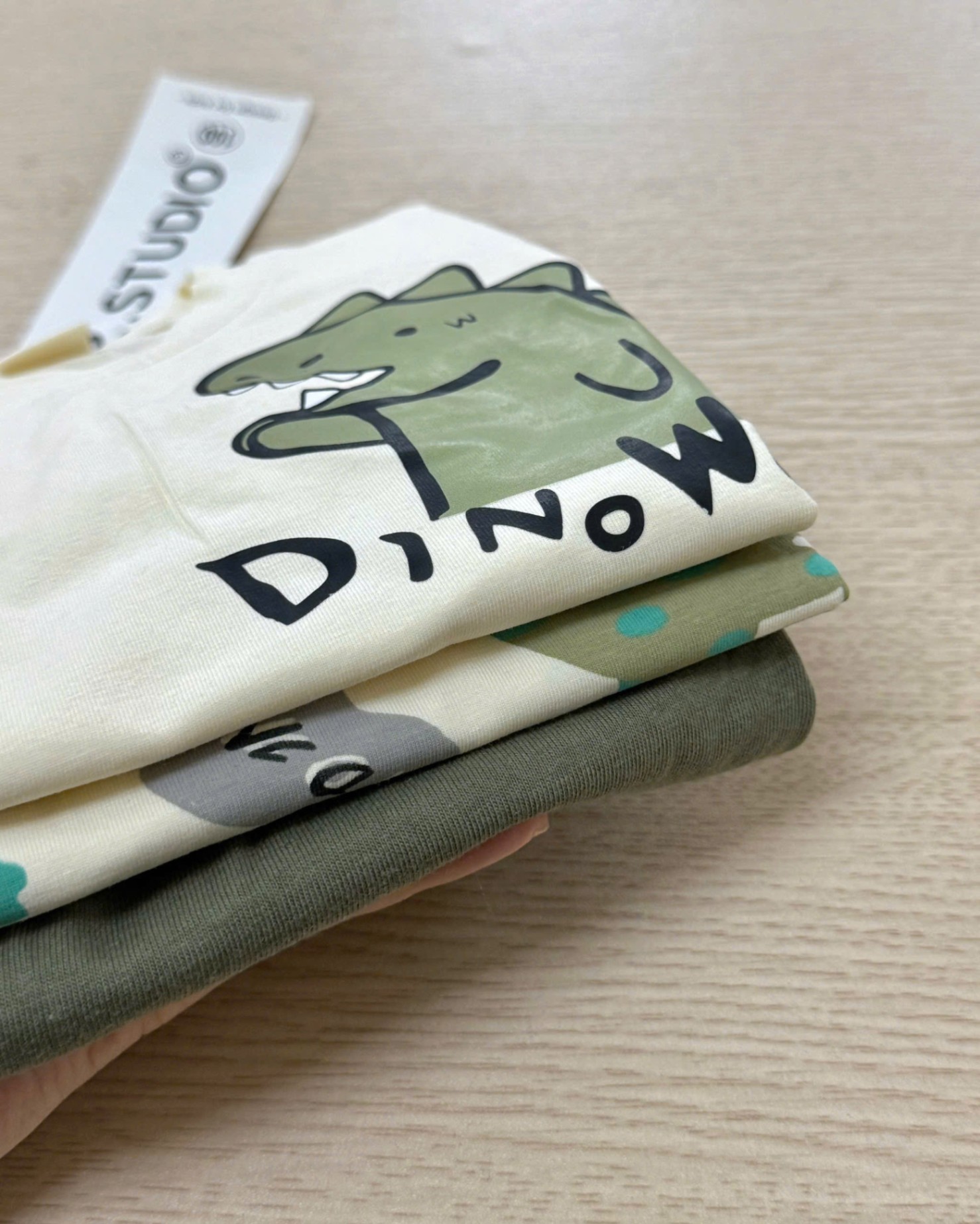 Y4070 - BỘ ĐÙI BÉ TRAI 2 ÁO 1 QUẦN KHỦNG LONG Dino World