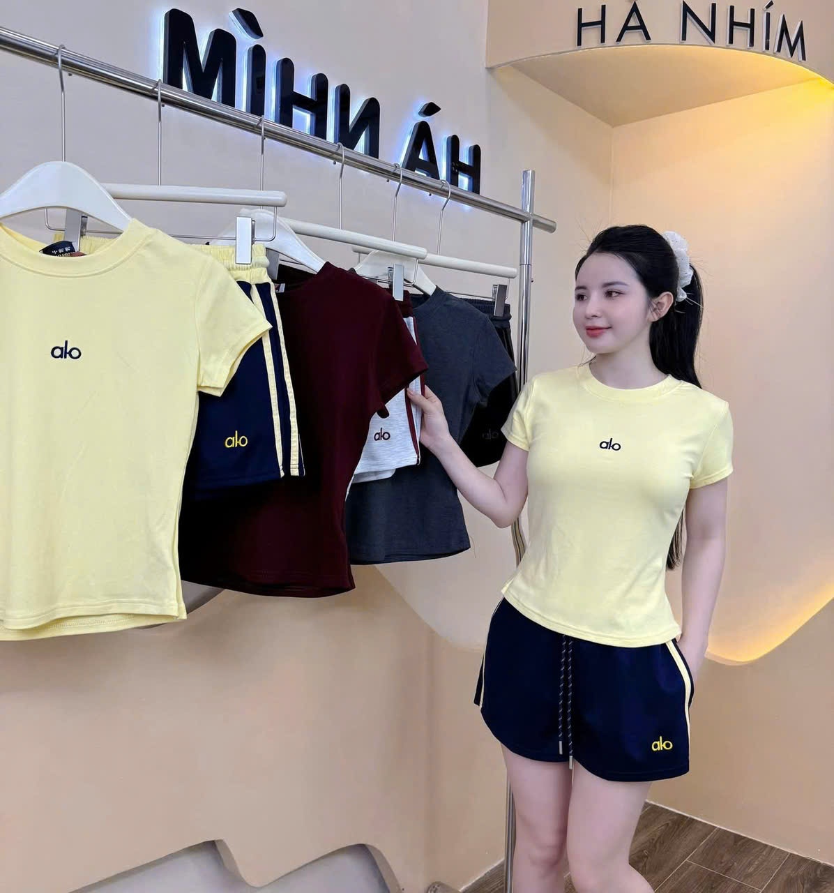 Y4562-BỘ ĐÙI NỮ ÁO VÀNG ALO QUẦN THAN