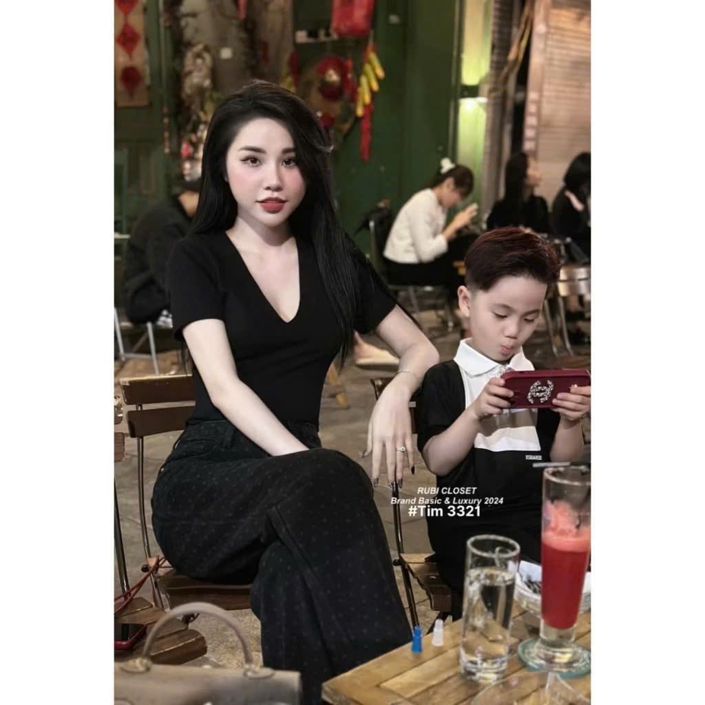 Y4560-ÁO ZIP NỮ TRƠN CỔ TIM CỘC TAY