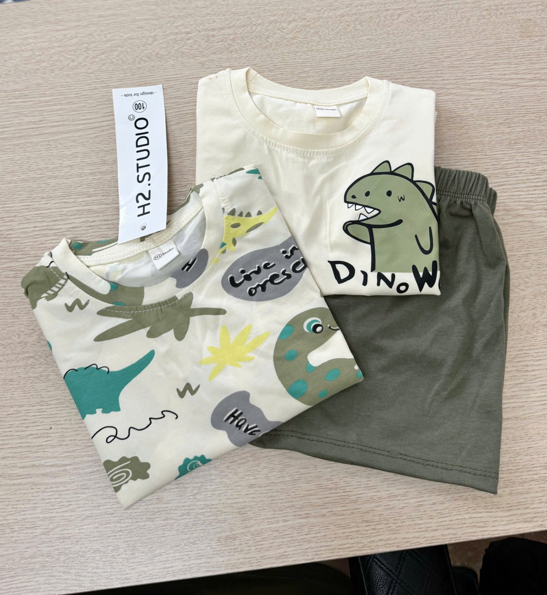 Y4070 - BỘ ĐÙI BÉ TRAI 2 ÁO 1 QUẦN KHỦNG LONG Dino World