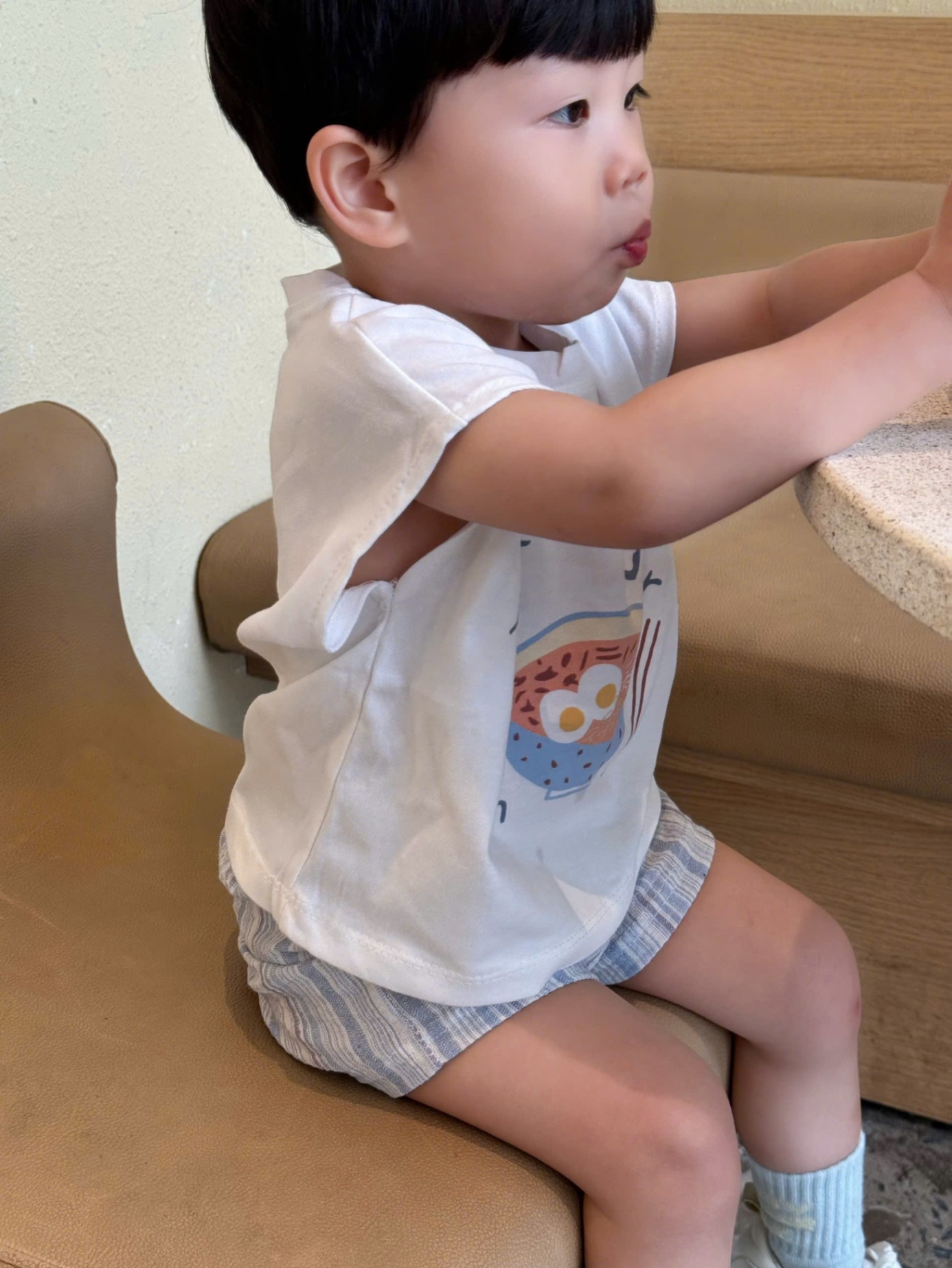 Y4565-BỘ ĐÙI BÉ TRAI ÁO TRẮNG MÌ RAMEN QUẦN XANH SỌC