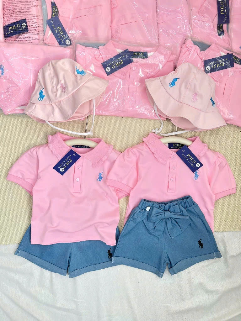 NO778 - SET ÁO POLO CỔ BÈO HỒNG QUẦN JEAN ĐÍNH NƠ XANH KÈM MŨ