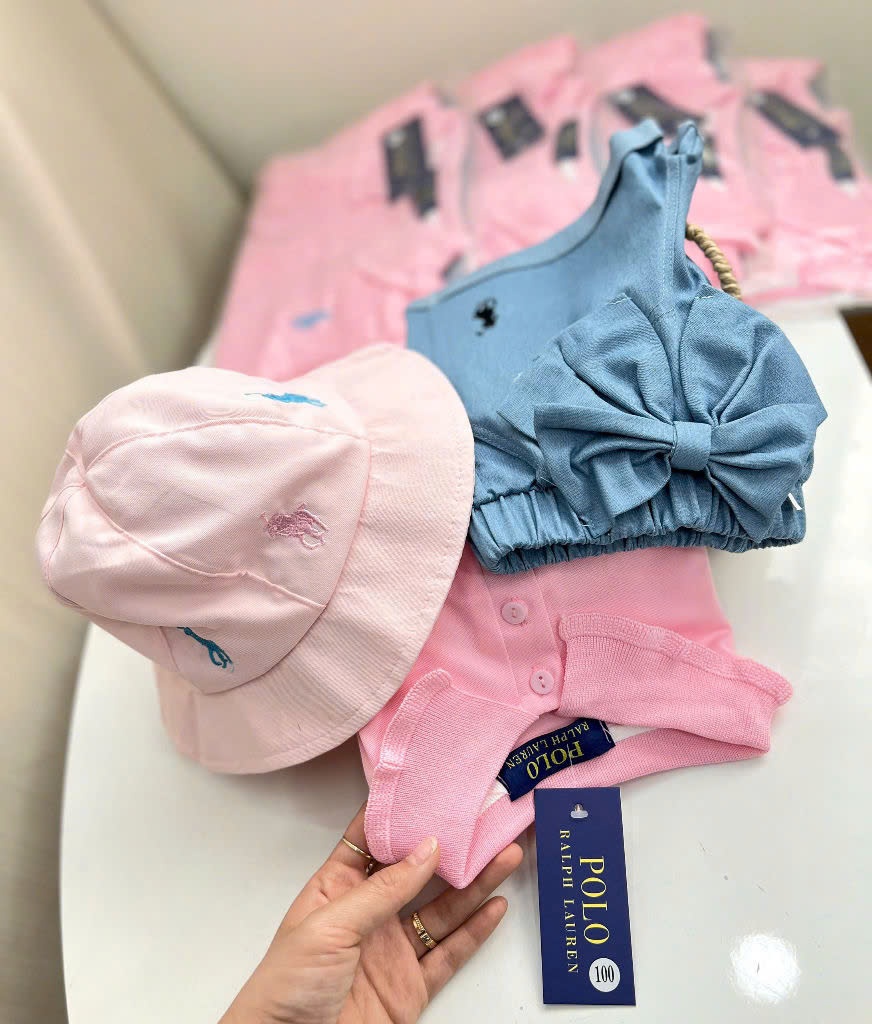 NO778 - SET ÁO POLO CỔ BÈO HỒNG QUẦN JEAN ĐÍNH NƠ XANH KÈM MŨ