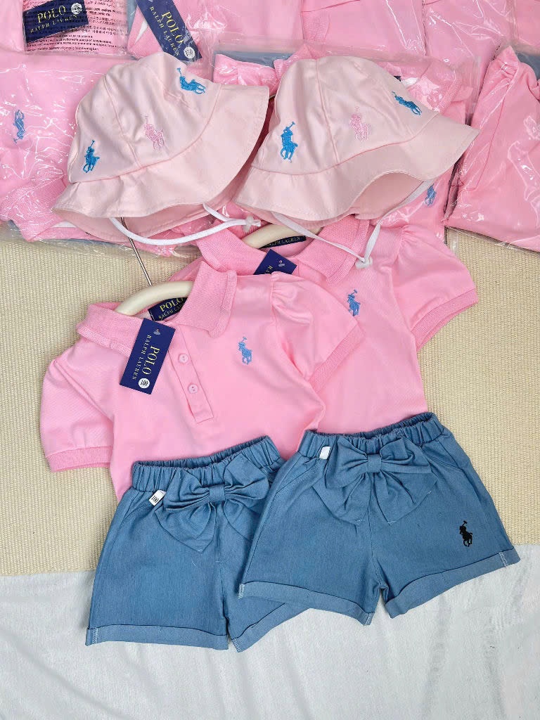 NO778 - SET ÁO POLO CỔ BÈO HỒNG QUẦN JEAN ĐÍNH NƠ XANH KÈM MŨ
