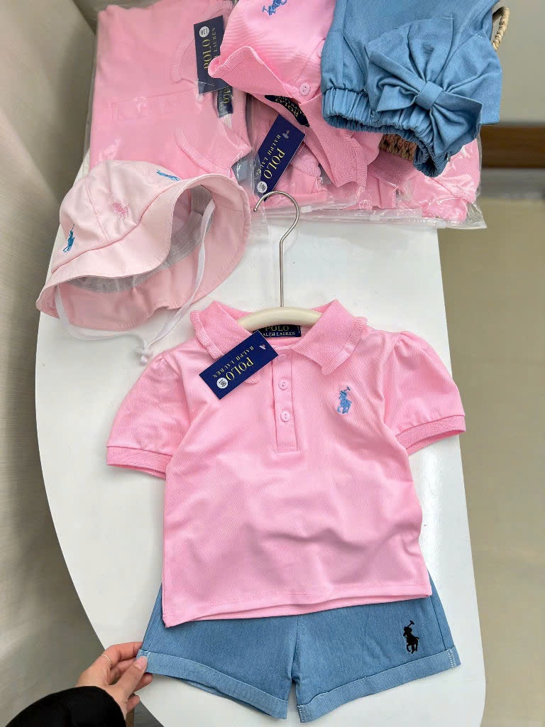 NO778 - SET ÁO POLO CỔ BÈO HỒNG QUẦN JEAN ĐÍNH NƠ XANH KÈM MŨ