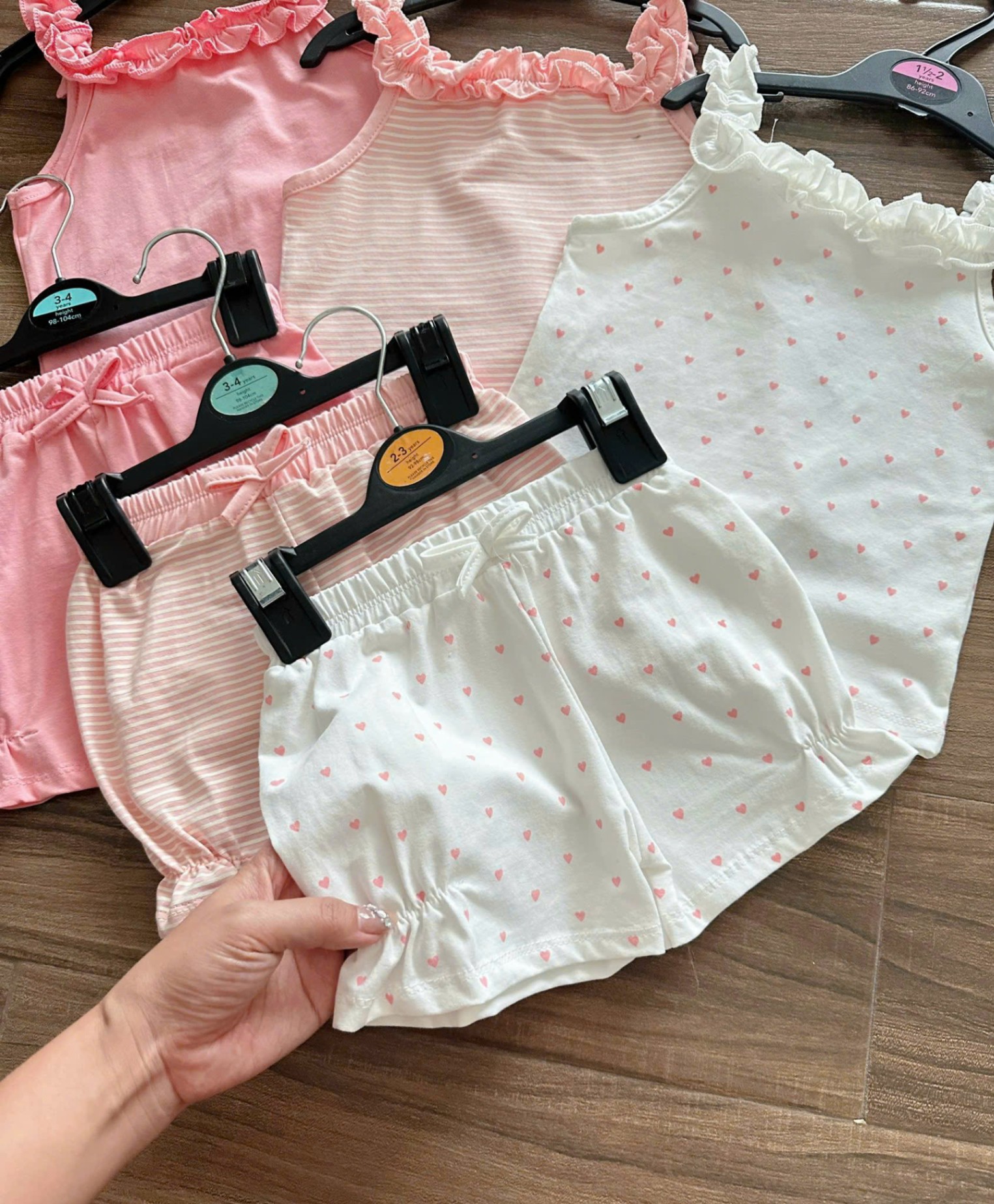 Y4600-SET 3 BỘ BÉ GÁI TIM KẺ 2S BÈO HỒNG TRẮNG