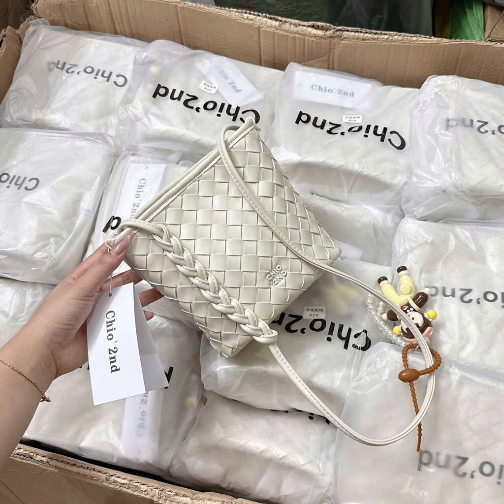 L398-TÚI CHIO'2ND DÂY TẾT QUAI ĐAN MÀU KEM SỮA