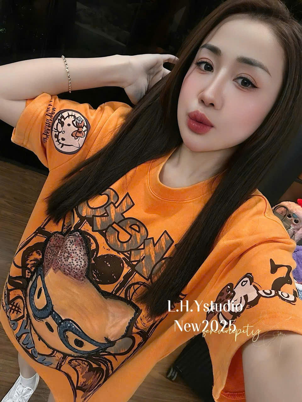 Y4610 - ÁO PHÔNG NỮ MÀU CAM MÈO ĐEO KÍNH