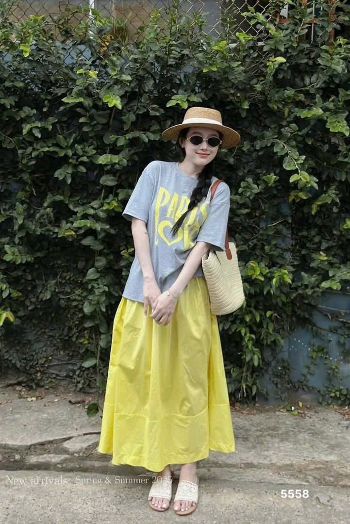 L419 - SET ÁO COTTON XÁM PARIS LOVE CHÂN VÁY VÀNG NỮ