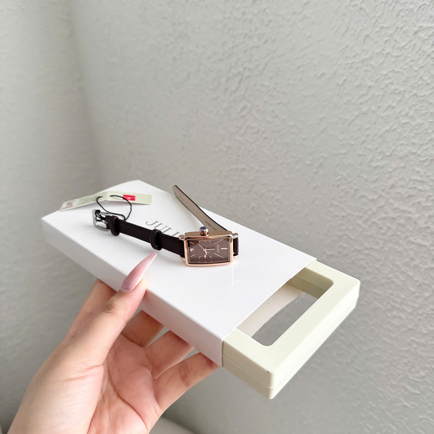 L499 - ĐỒNG HỒ MẶT VUÔNG TÔNG NÂU ĐẬM