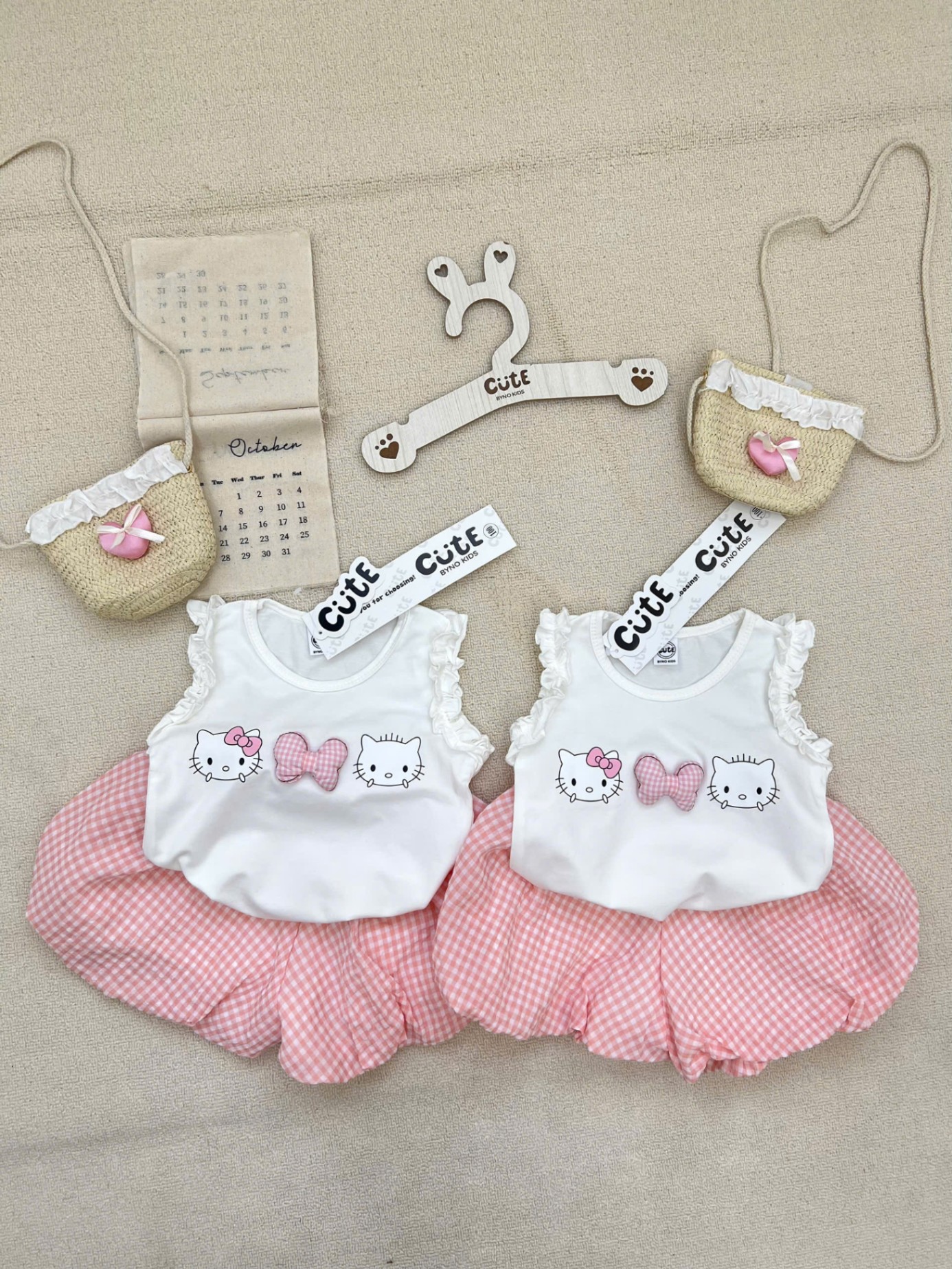 NO809-SET KITTY SÁT NÁCH TRẮNG QUẦN BÍ KÈM TÚI CHO BÉ GÁI