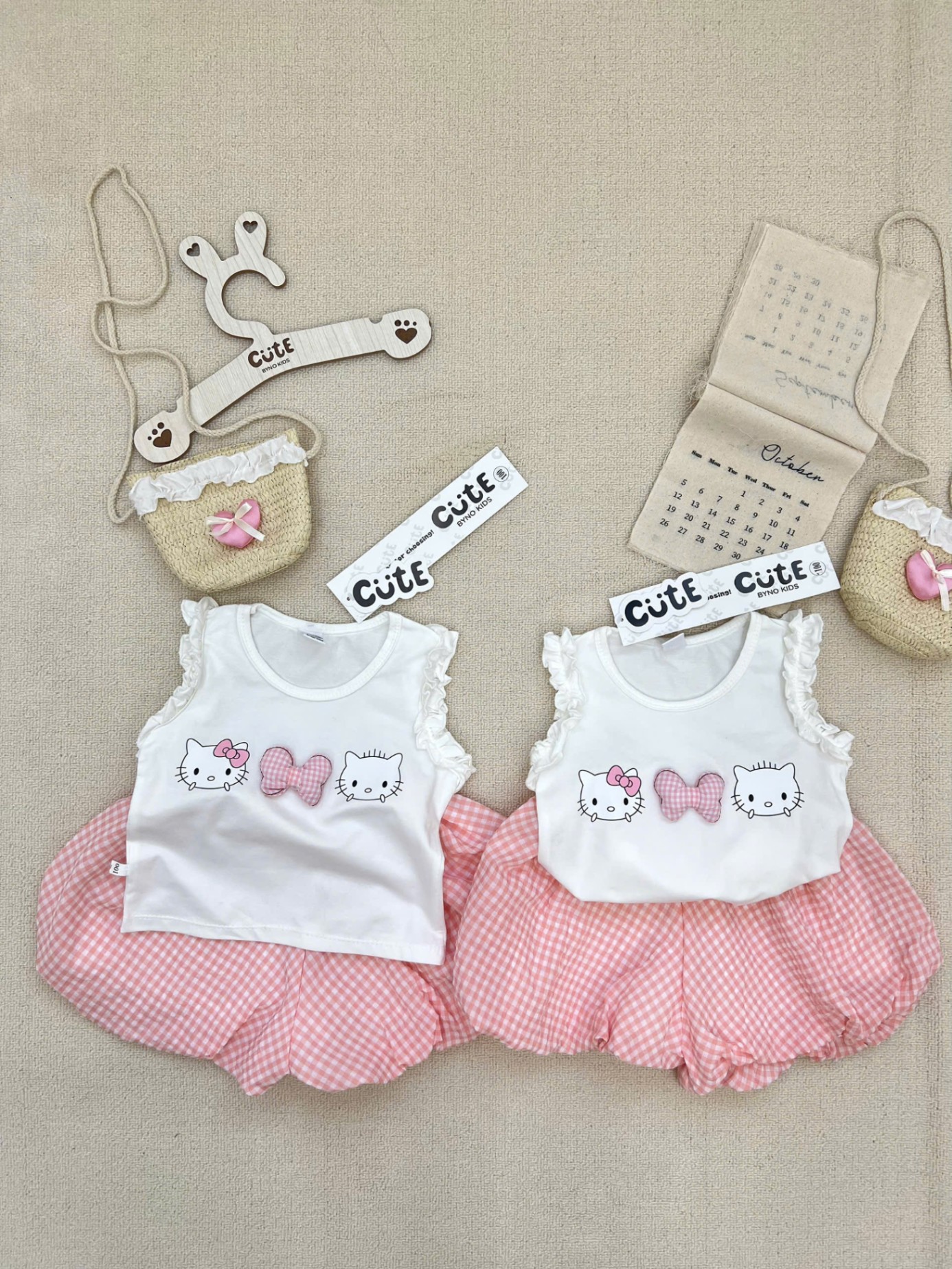 NO809-SET KITTY SÁT NÁCH TRẮNG QUẦN BÍ KÈM TÚI CHO BÉ GÁI