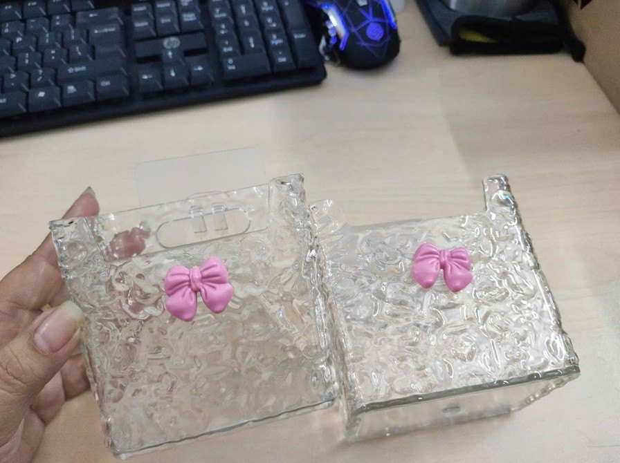 Kệ Nhựa Dán Tường hình Nơ Dễ Thương,Hộp Đựng Mỹ Phẩm Treo Tường Họa Tiết Vân Sóng Cao Cấp - Kệ đựng đồ dán tường vân sóng giá sỉ