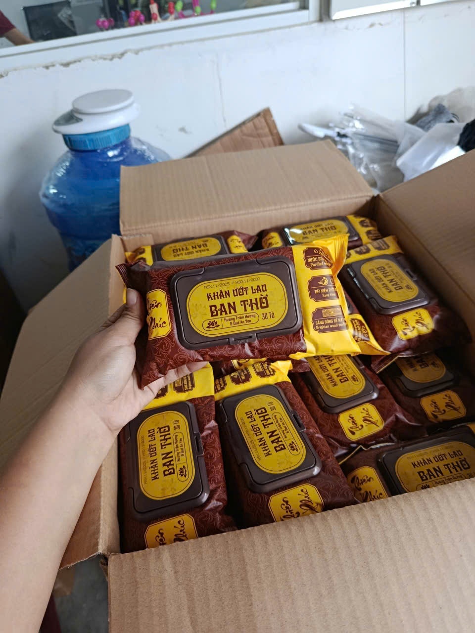 Gói Khăn ướt Bao Sái Lau Ban Thờ Hương Trầm Quế Tự Nhiên , Nhẹ Nhàng Làm Sạch Ban Thờ Và Dụng Cụ Thờ Cúng - Gói Khăn ướt hương trầm lau bàn thờ giá sỉ