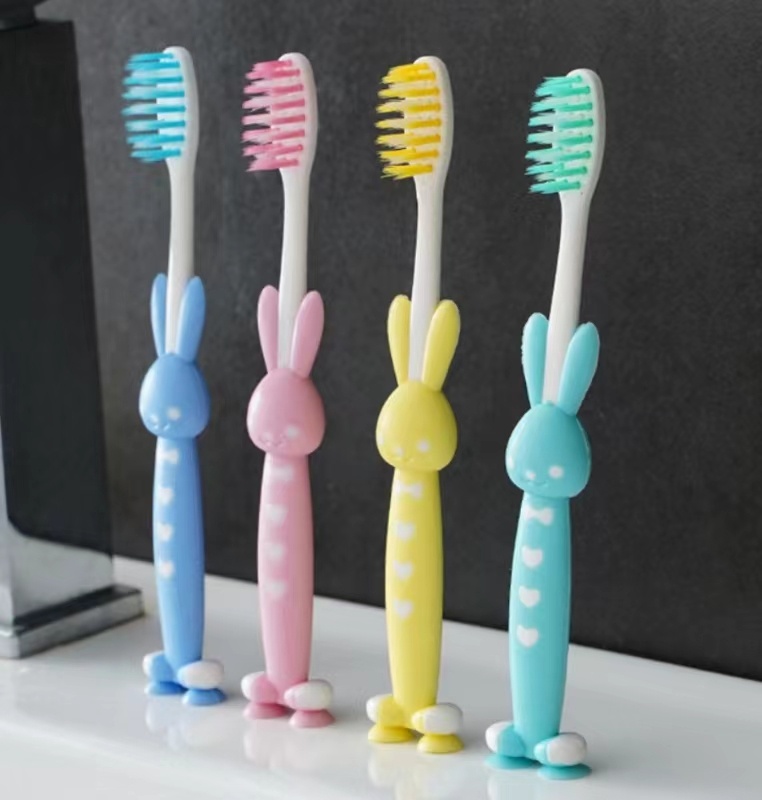 Bộ 4 cây bàn chải đánh răng hình thú dễ thương cho bé - Set 4 bàn chải hình thú giá sỉ