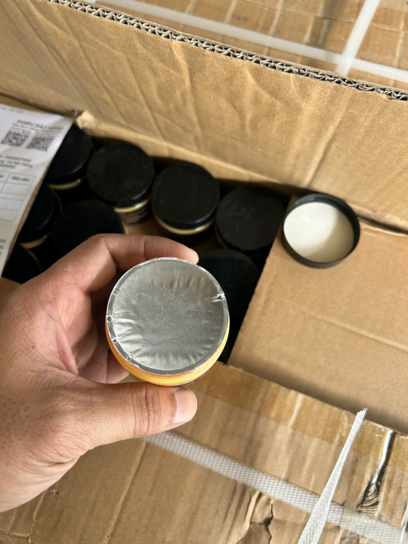 Sáp Ong BEEWAX 80g Đánh Bóng, Làm Mới Phục Hồi Màu Gỗ của Bàn Ghế Tủ Cửa - Sáp ong giá sỉ