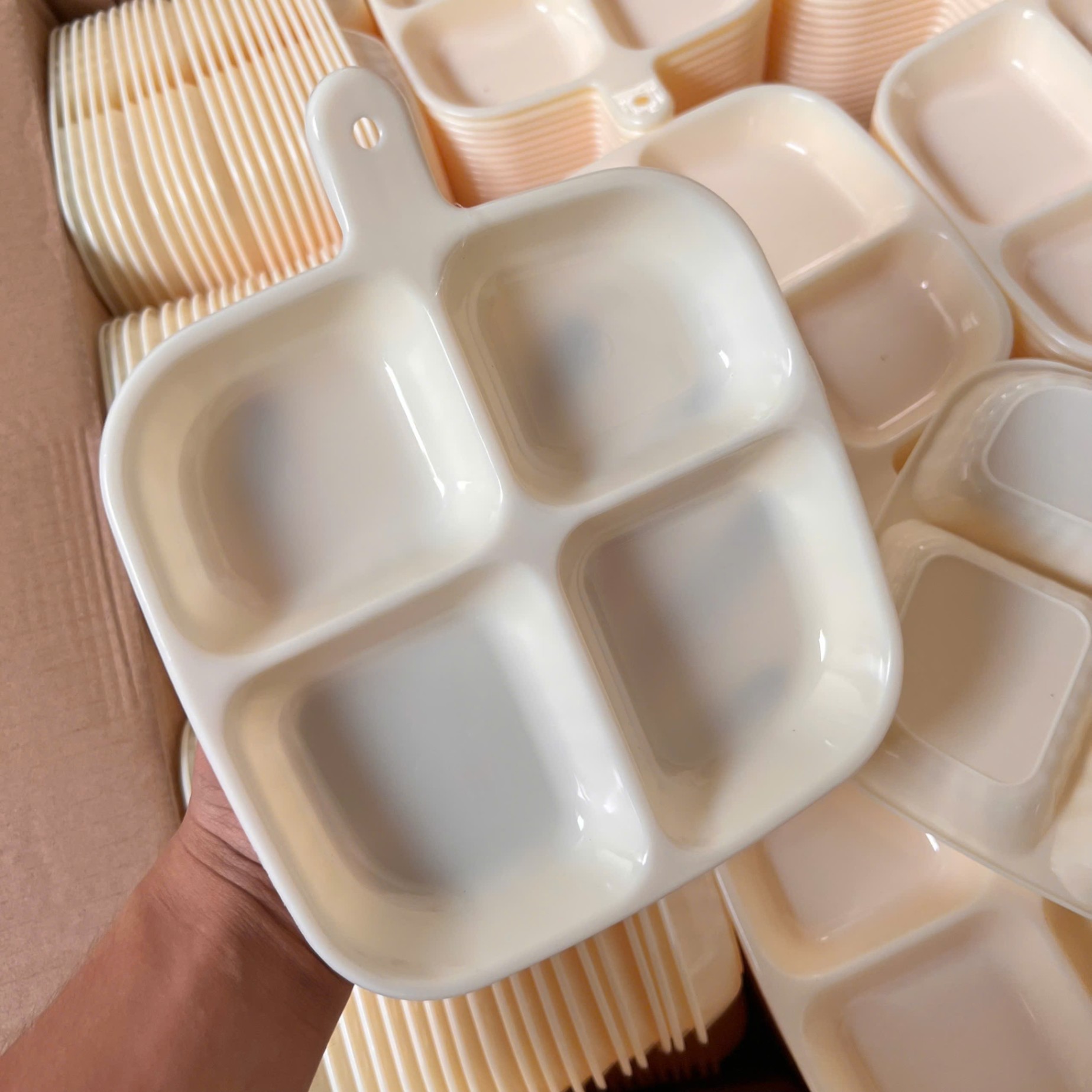 Khay nước chấm NHỰA ĐỤC, Gia Vị 4 Ngăn, Đĩa Chia Ngăn Nhựa An Toàn Nhà Bếp - Khay nước chấm giá sỉ