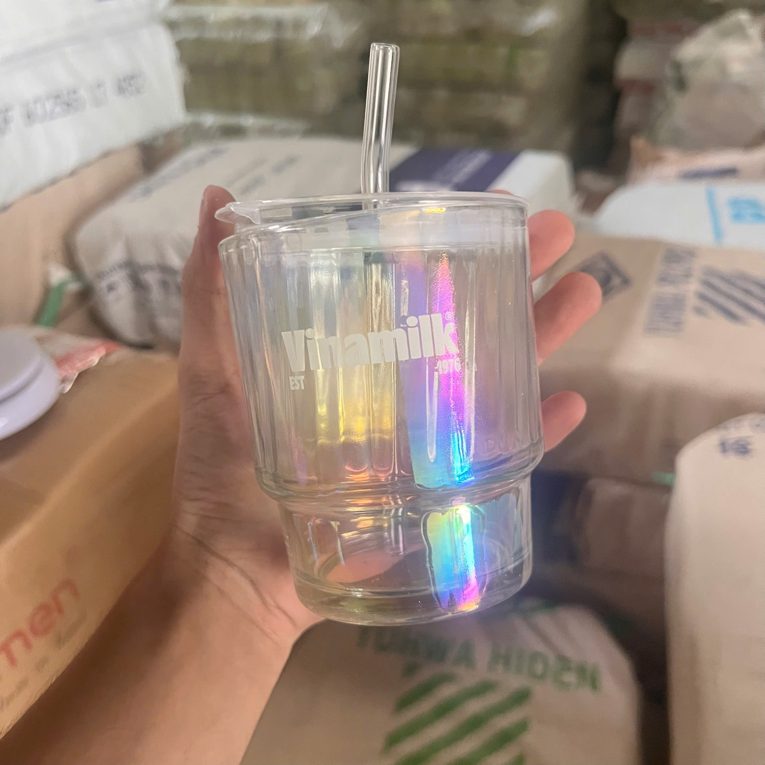 CỐC THUỶ TINH CẦU VỒNG VNM KÈM ỐNG HÚT - LY THỦY TINH CẦU VÒNG giá sỉ