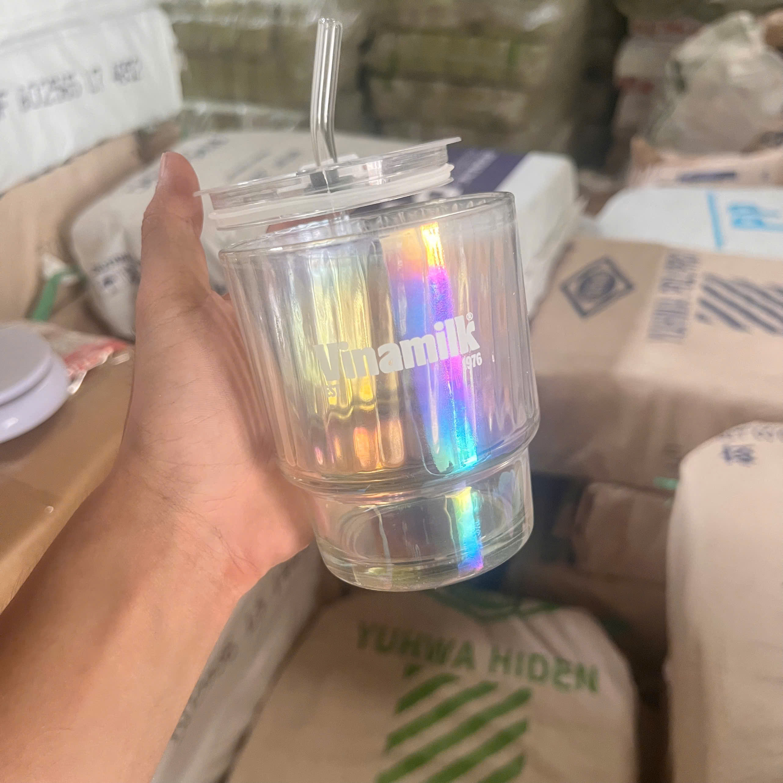 CỐC THUỶ TINH CẦU VỒNG VNM KÈM ỐNG HÚT - LY THỦY TINH CẦU VÒNG giá sỉ