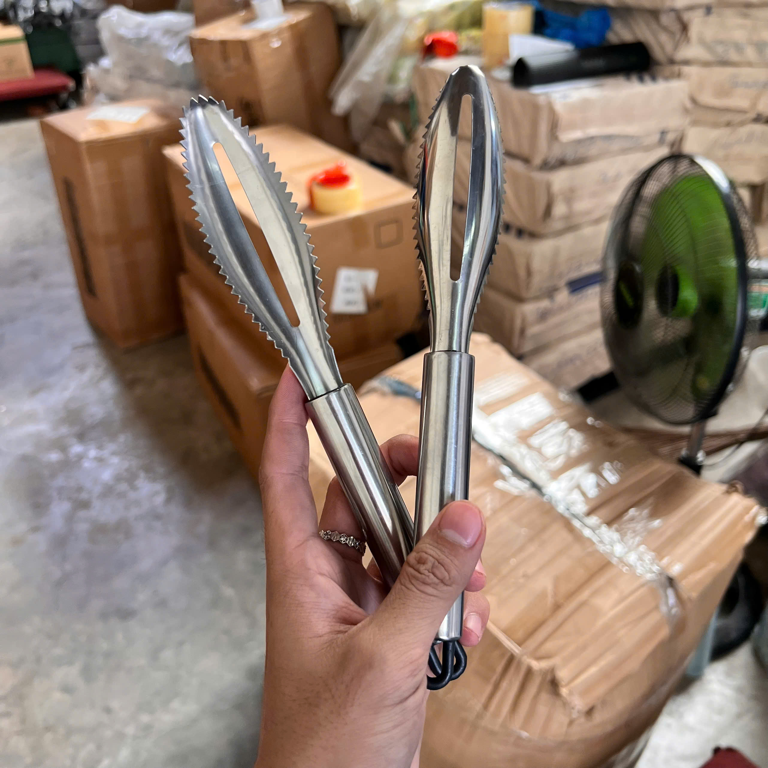 Cây đánh vẩy cá INOX - đồ INOX giá sỉ tại kho